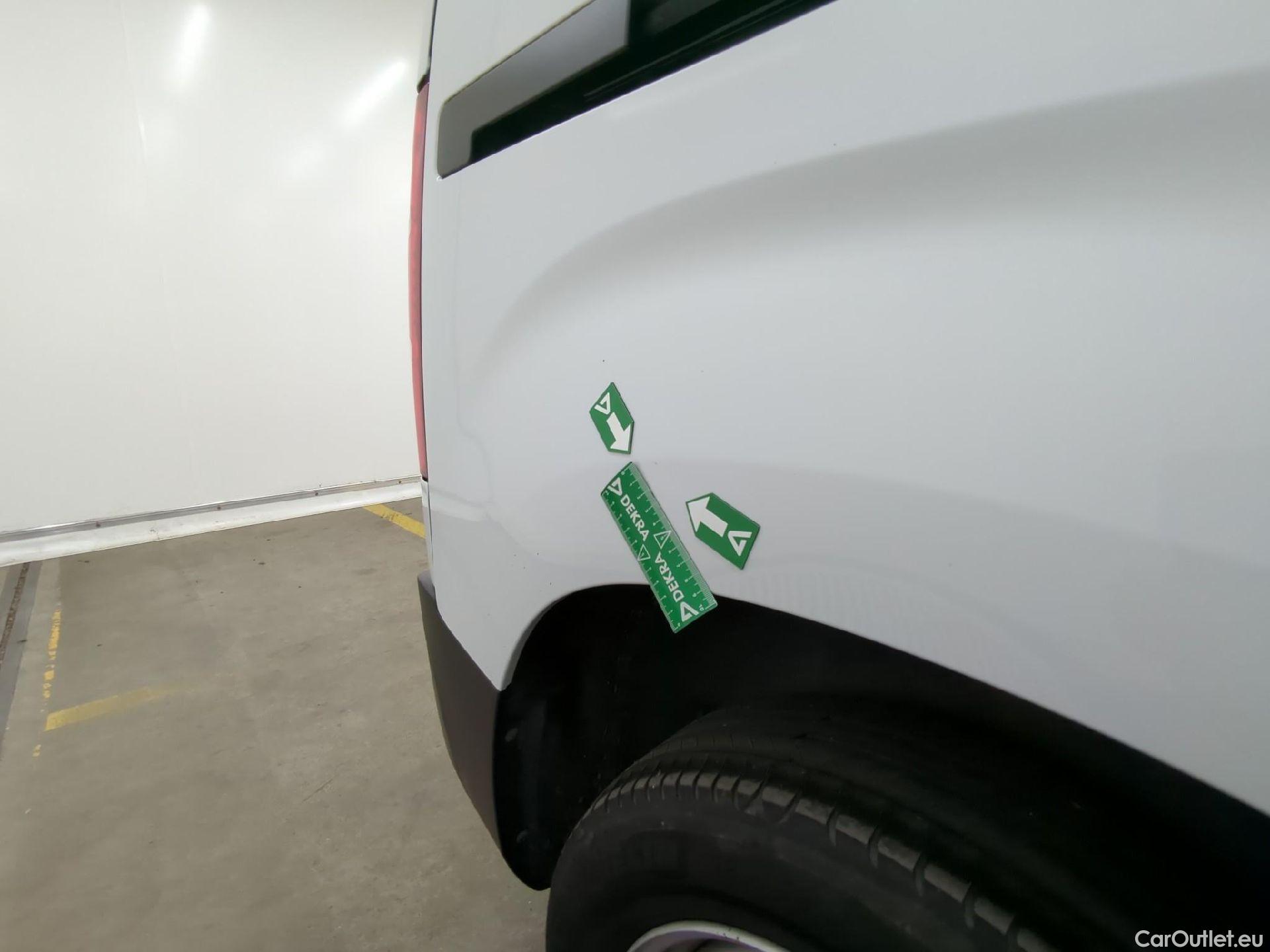  Peugeot  Partner PEUGEOT  / 2018 / 4P / Fourgonnette PURETECH 110 S&S STANDARD 650KG PREMIUM #3