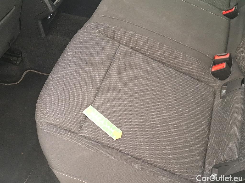  Volkswagen  Golf  VOLKSWAGEN / 2020 / 5P / Berline 2.0 TDI SCR 150 DSG7 Life Soci Busi #26