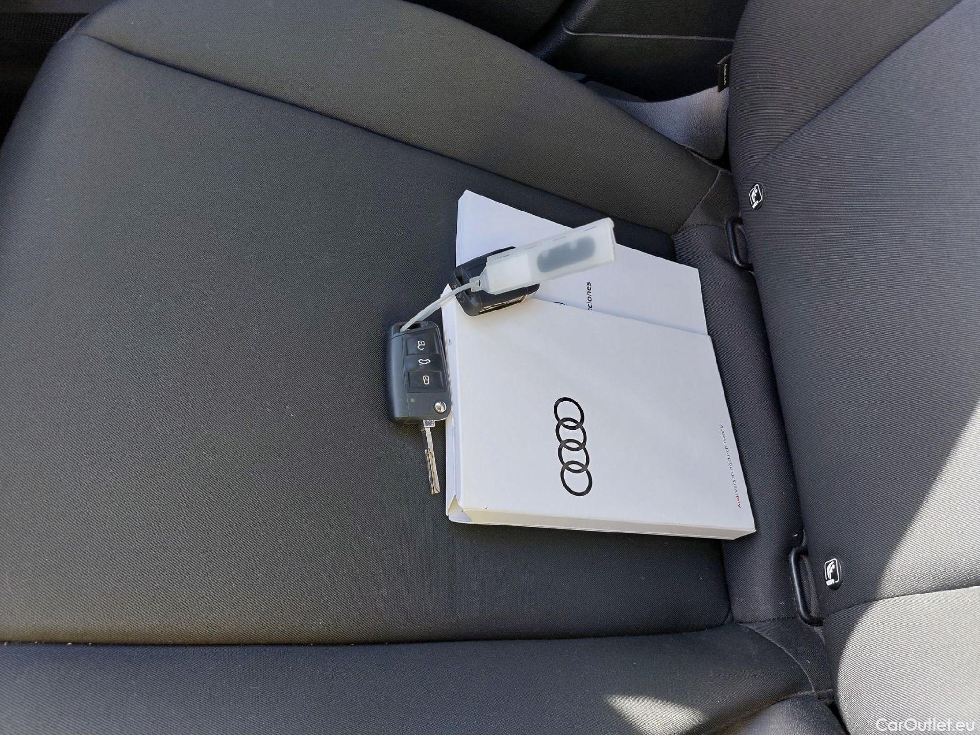  Audi  A1 Sportback AUDI A1 / 2018 / 5P / berlina con portón Sportback S line 30 TFSI 81kW (116CV) (AC) #1