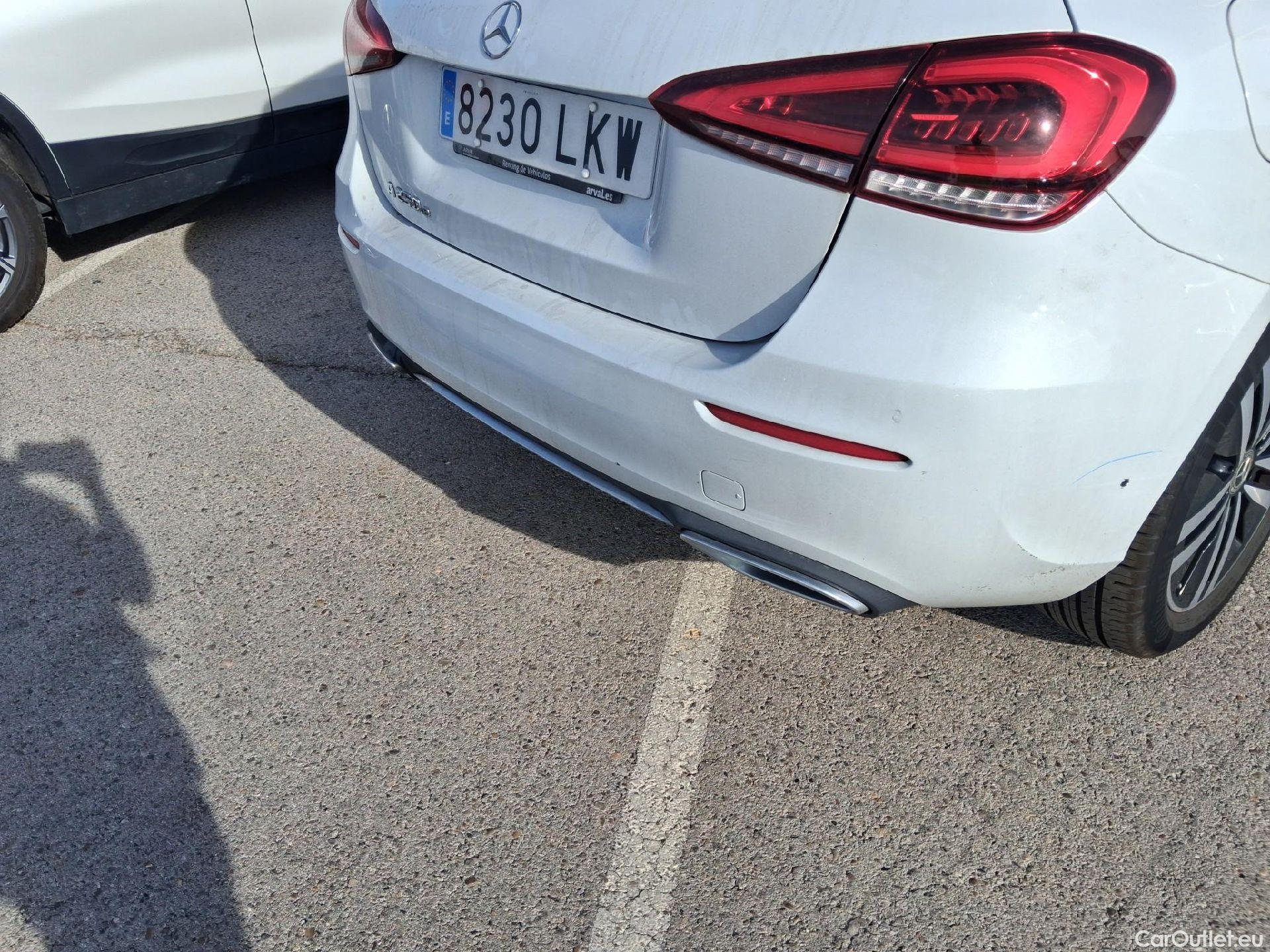  Mercedes  A-Klasse MERCEDES-BENZ Clase A / 2018 / 5P / berlina con portón A 250 e #15