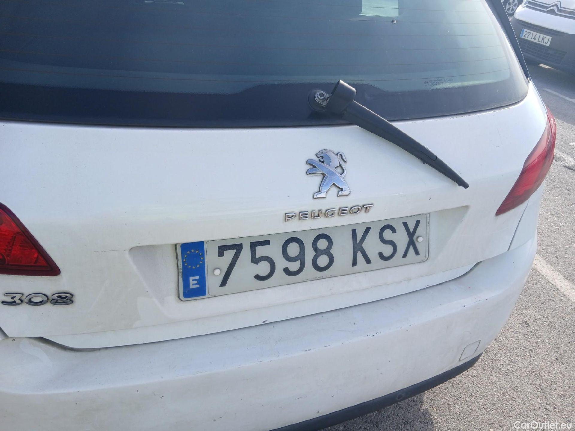 Peugeot  308 PEUGEOT  / 2017 / 5P / berlina con portón 5p Active 1.2 PureTech 96KW (130CV) S&S (AC) #35