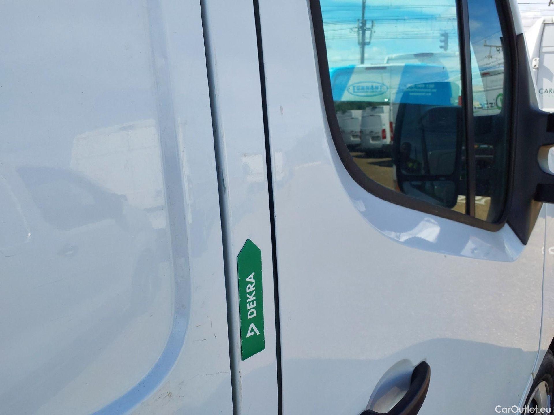  Nissan  Interstar NISSAN  / 2018 / 4P / furgón L2H2 3,5T 2.3dCi 99kW FWD Comfort #31