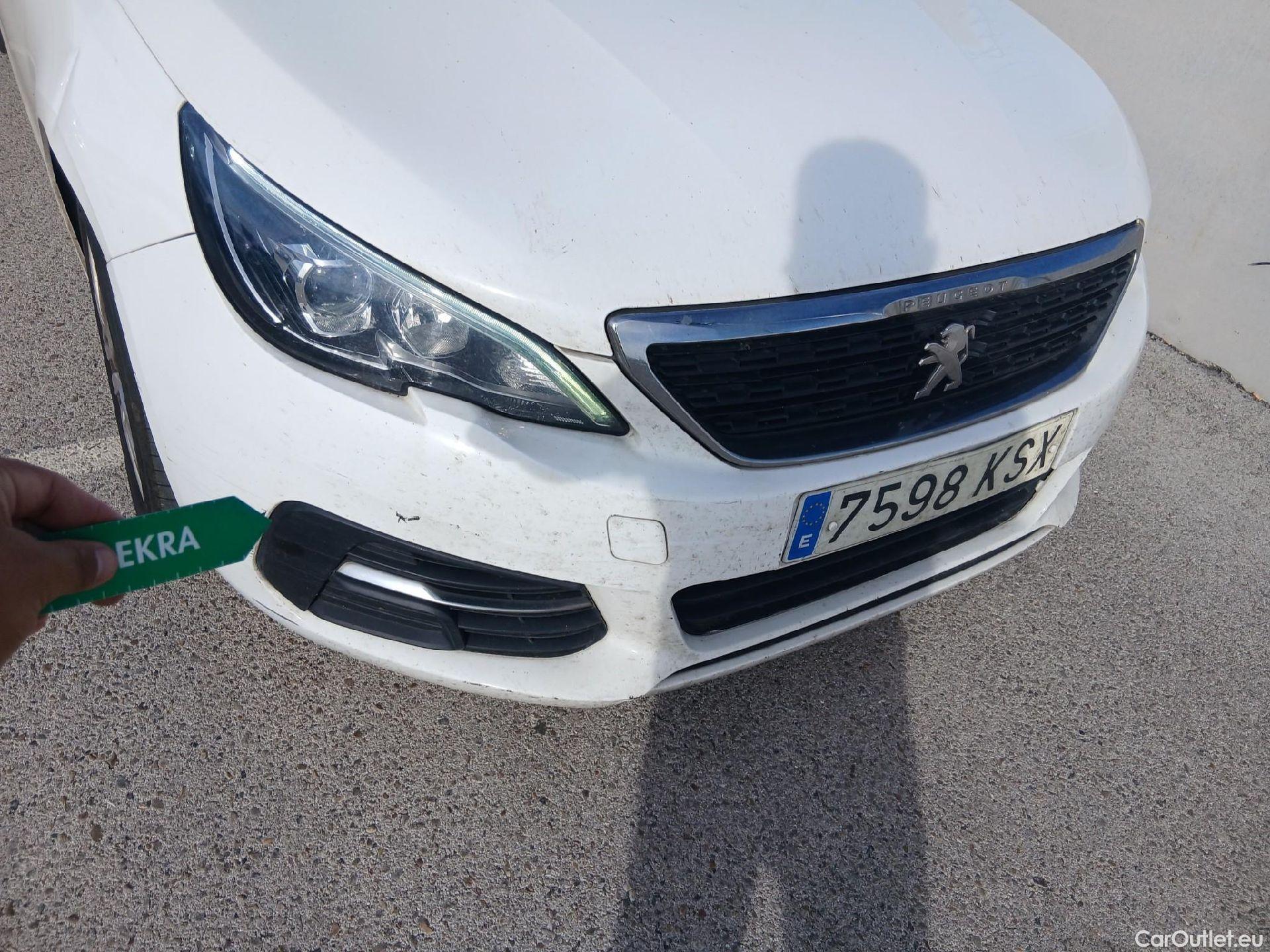  Peugeot  308 PEUGEOT  / 2017 / 5P / berlina con portón 5p Active 1.2 PureTech 96KW (130CV) S&S (AC) #17