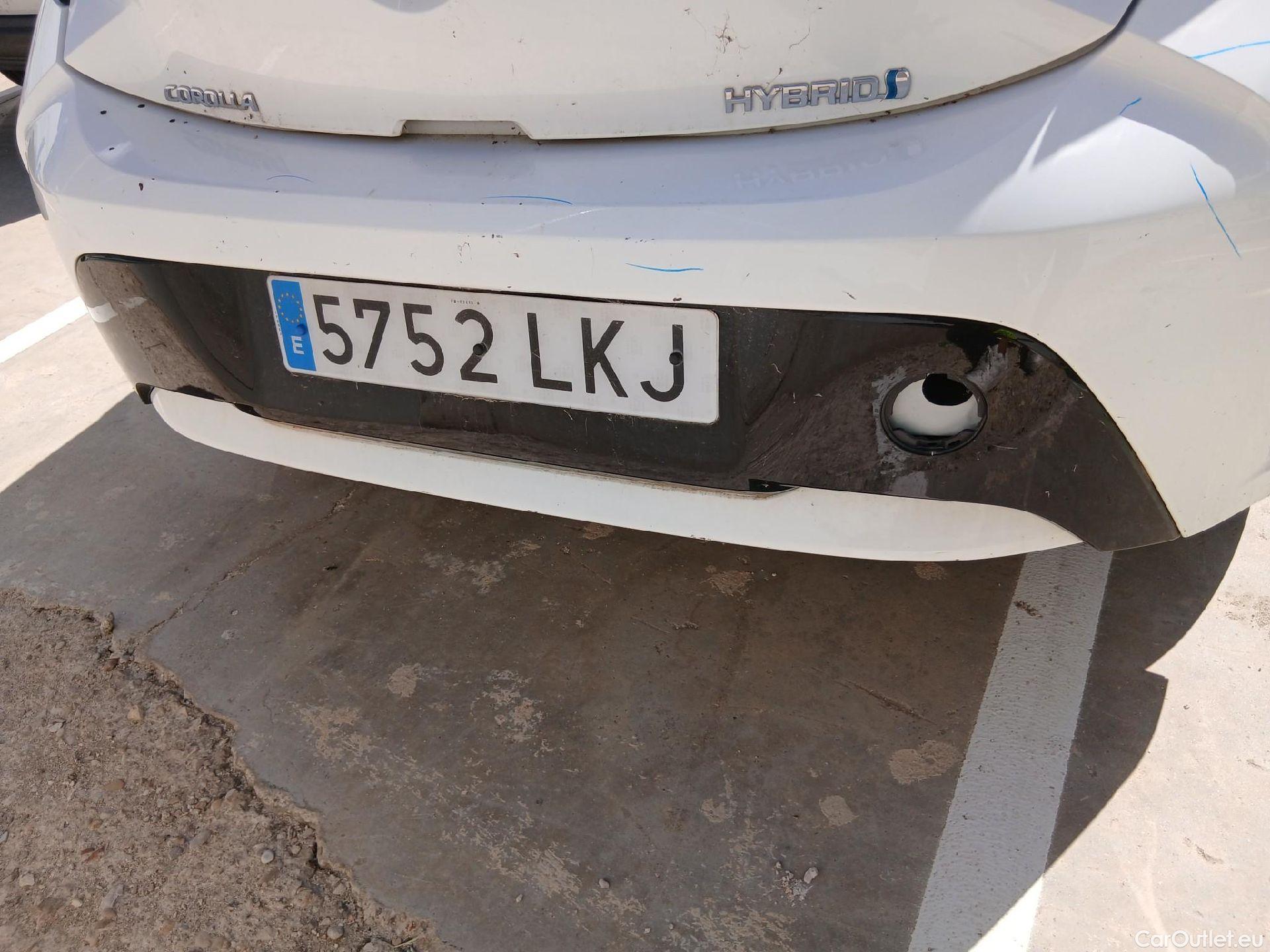  Toyota  Corolla TOYOTA  1.8 125H ACTIVE TECH E-CVT (CX)  SIN LLAVES #34