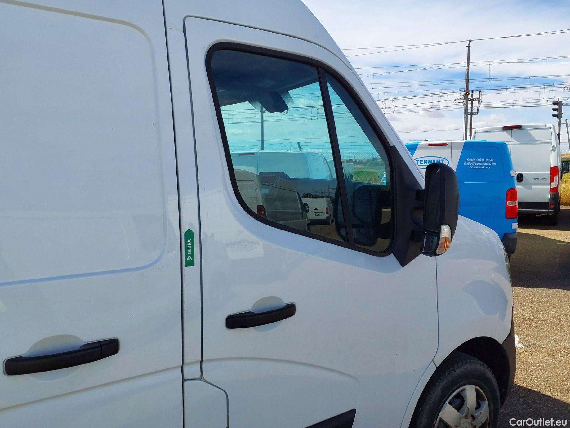  Nissan  Interstar NISSAN  / 2018 / 4P / furgón L2H2 3,5T 2.3dCi 99kW FWD Comfort #32