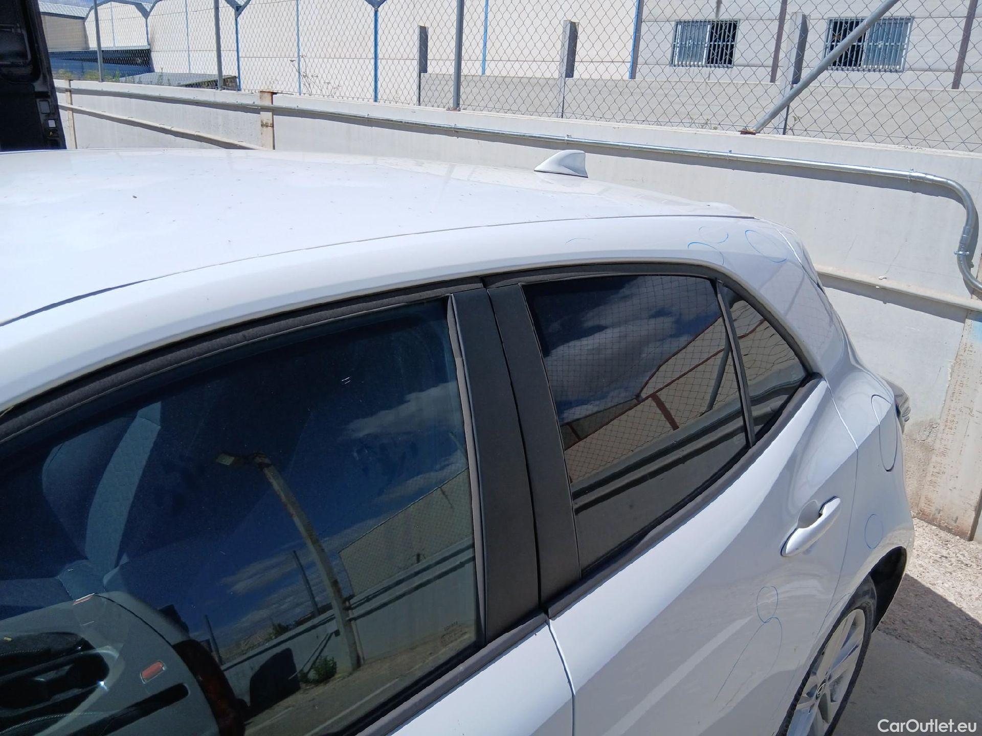  Toyota  Corolla TOYOTA  1.8 125H ACTIVE TECH E-CVT (CX)  SIN LLAVES #57