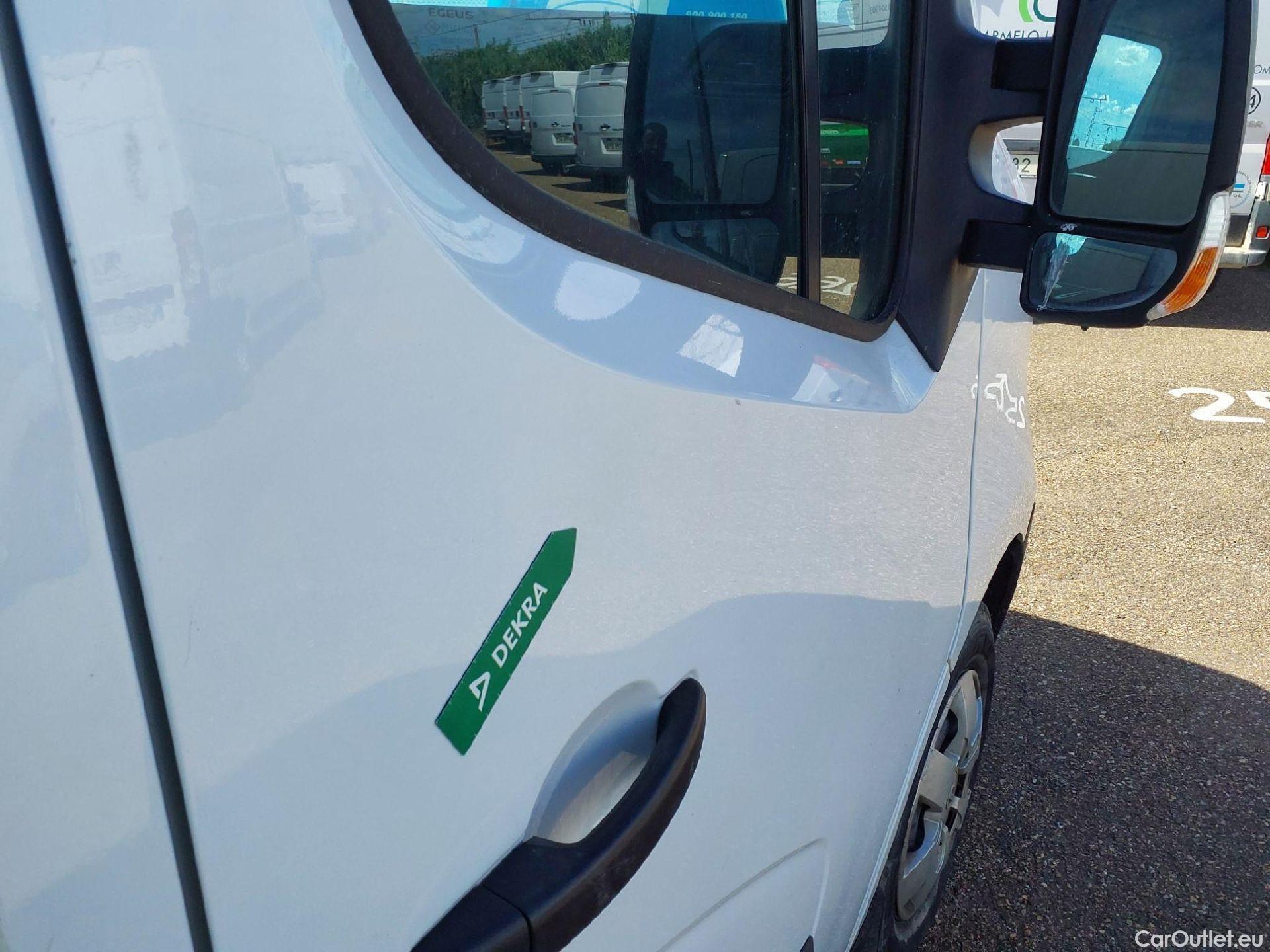  Nissan  Interstar NISSAN  / 2018 / 4P / furgón L2H2 3,5T 2.3dCi 99kW FWD Comfort #40
