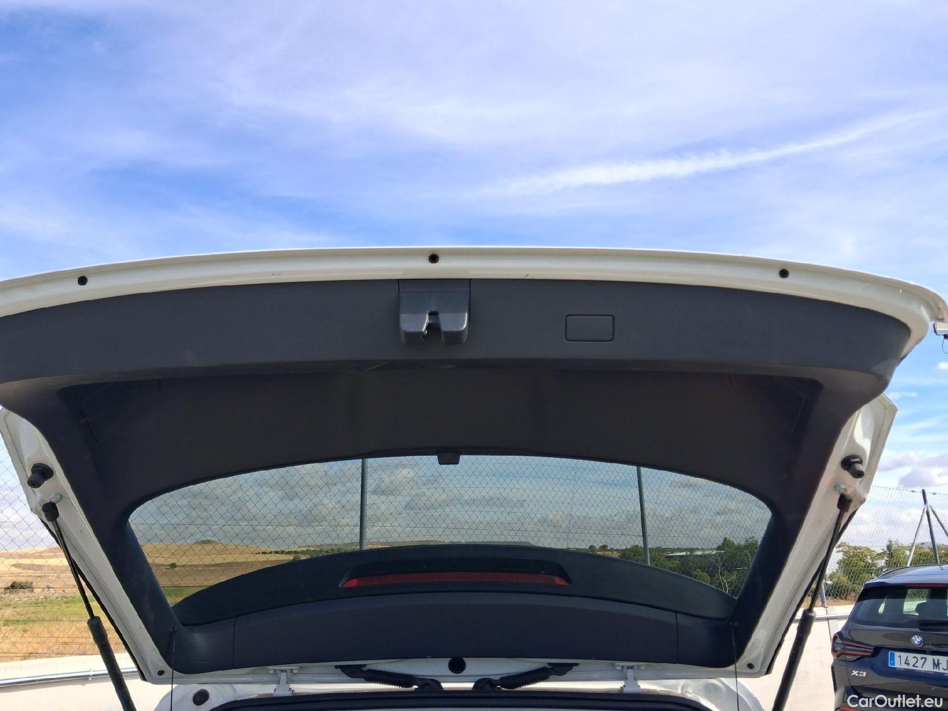  Volkswagen  T-ROC VOLKSWAGEN  / 2017 / 5P / todoterreno Advance 1.0 TSI 85kW (115CV) (CX) #6