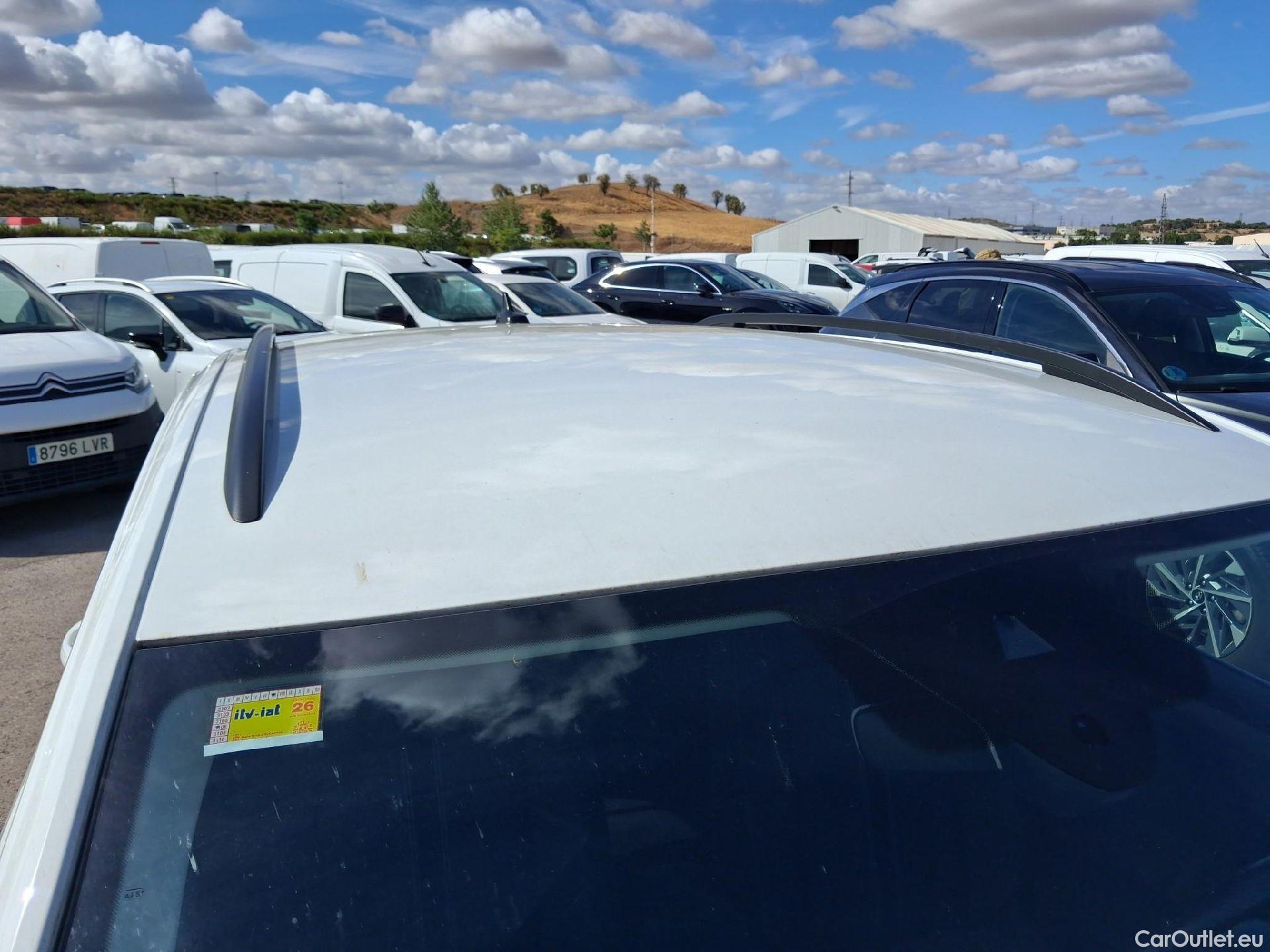  Volkswagen  T-ROC VOLKSWAGEN  / 2017 / 5P / todoterreno Advance 1.0 TSI 85kW (115CV) (CX) #42