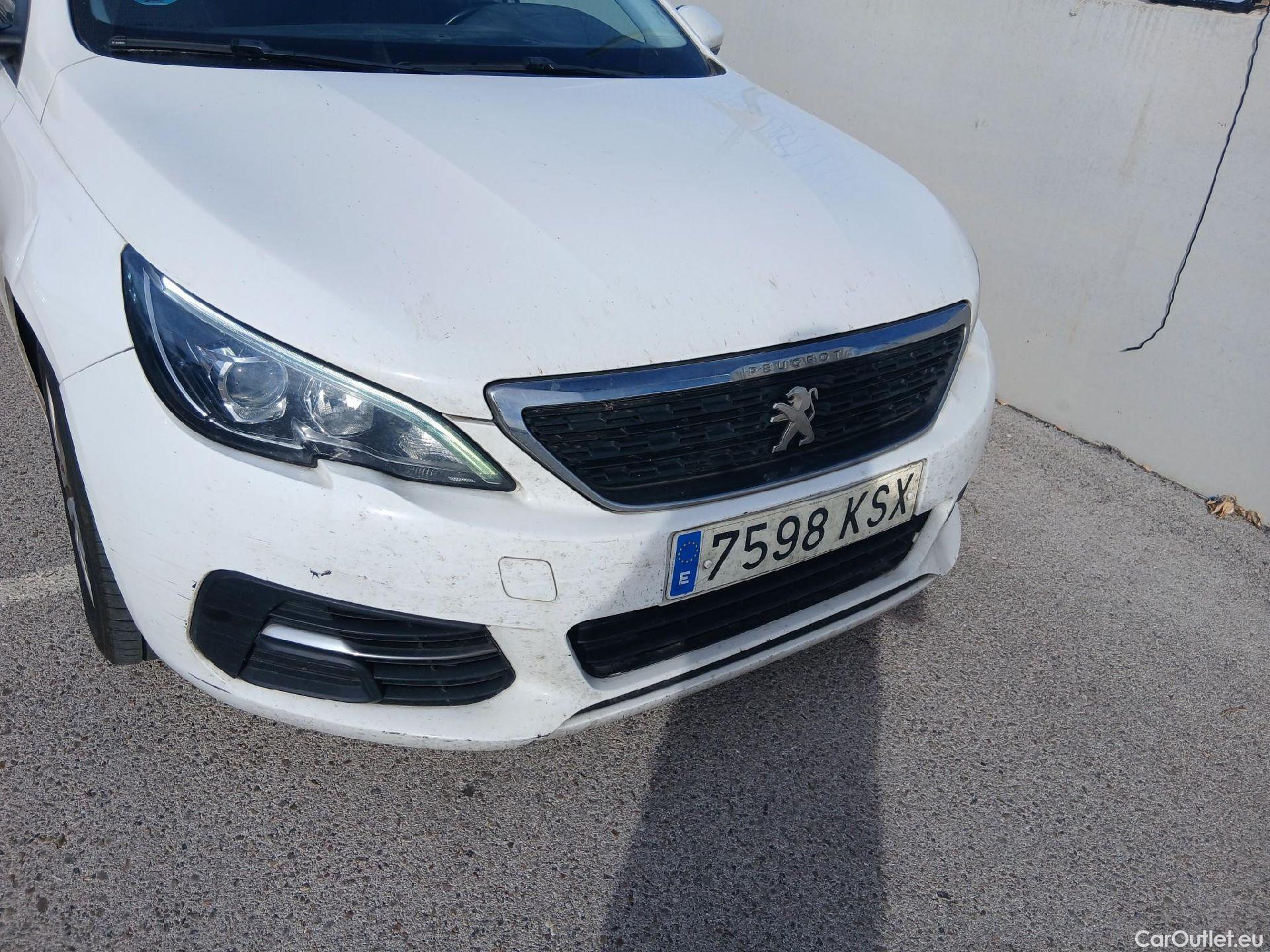 Peugeot  308 PEUGEOT  / 2017 / 5P / berlina con portón 5p Active 1.2 PureTech 96KW (130CV) S&S (AC) #18