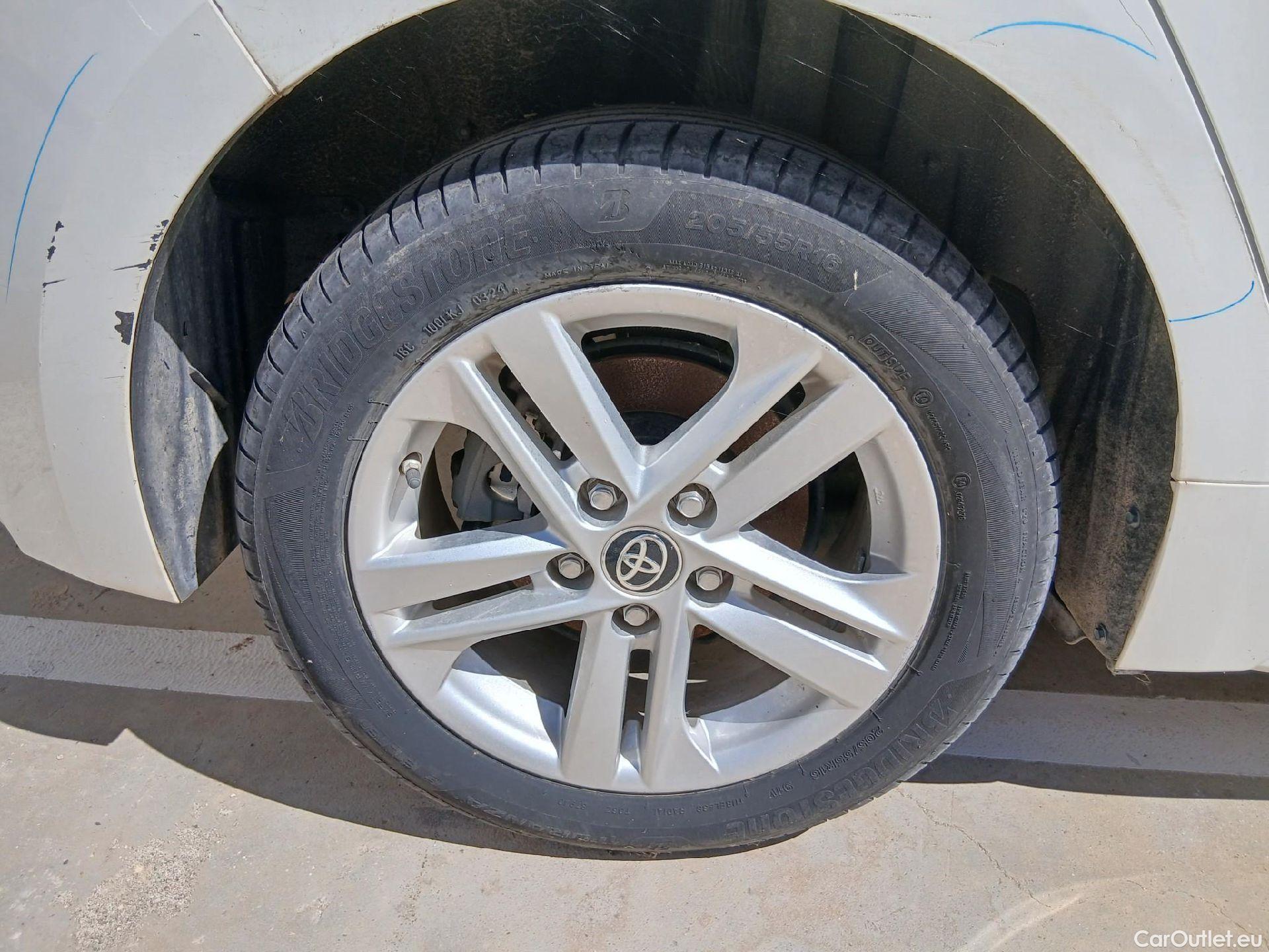  Toyota  Corolla TOYOTA  1.8 125H ACTIVE TECH E-CVT (CX)  SIN LLAVES #39