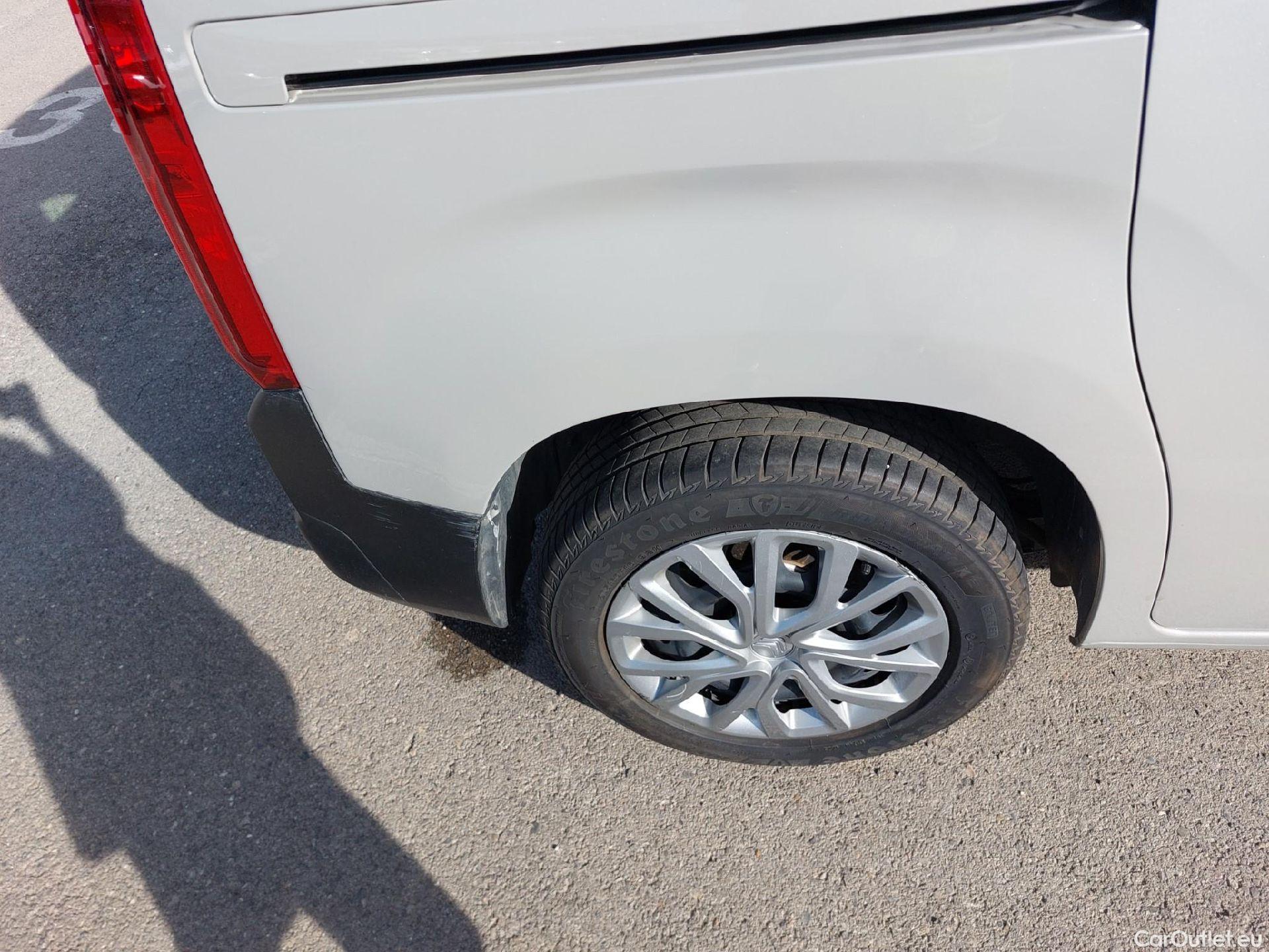  Citroen  Berlingo CITROEN  / 2018 / 5P / monovolumen compacto Talla M PureTech 110 S&S FEEL #18