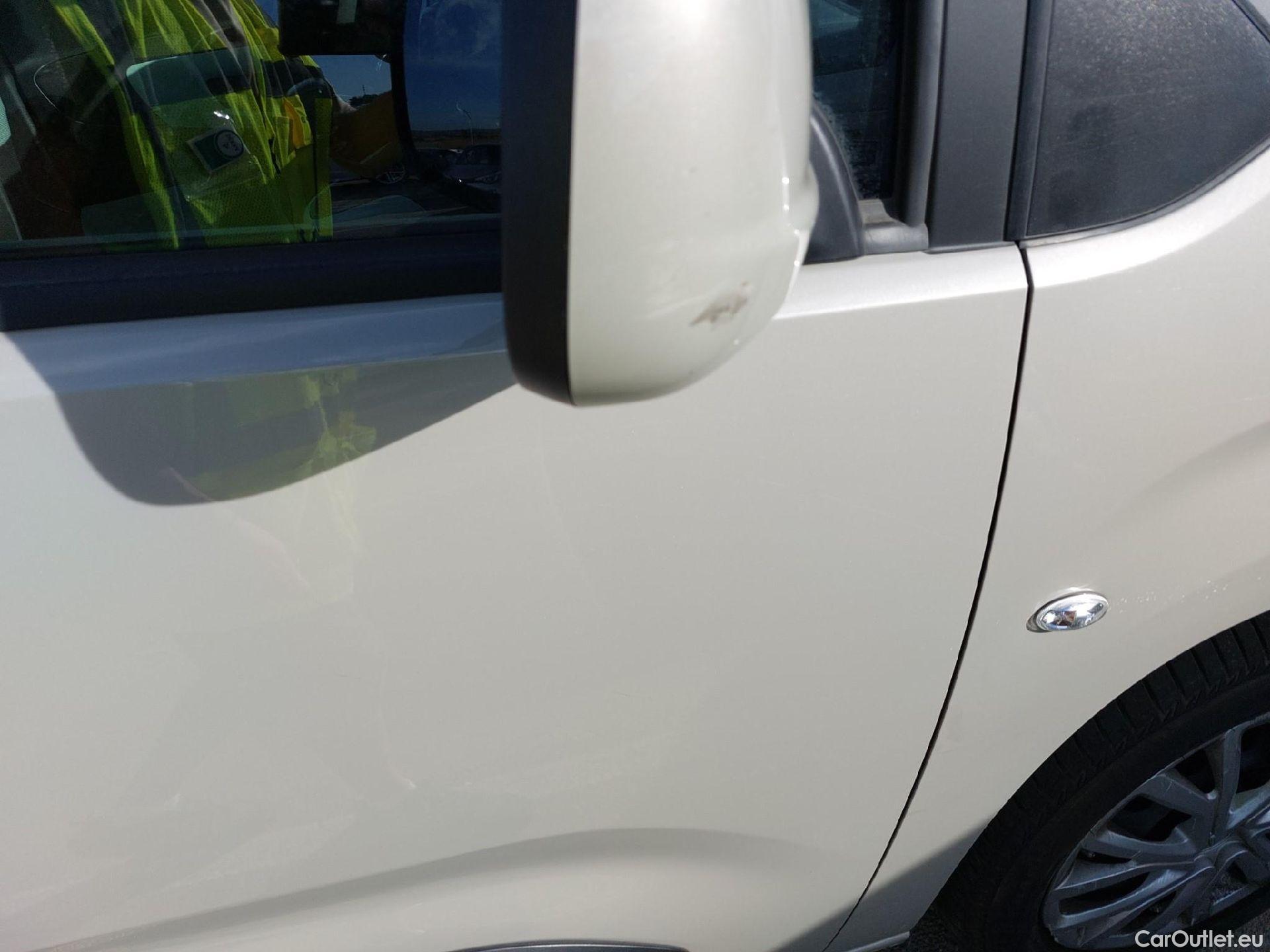 Citroen  Berlingo CITROEN  / 2018 / 5P / monovolumen compacto Talla M PureTech 110 S&S FEEL #22