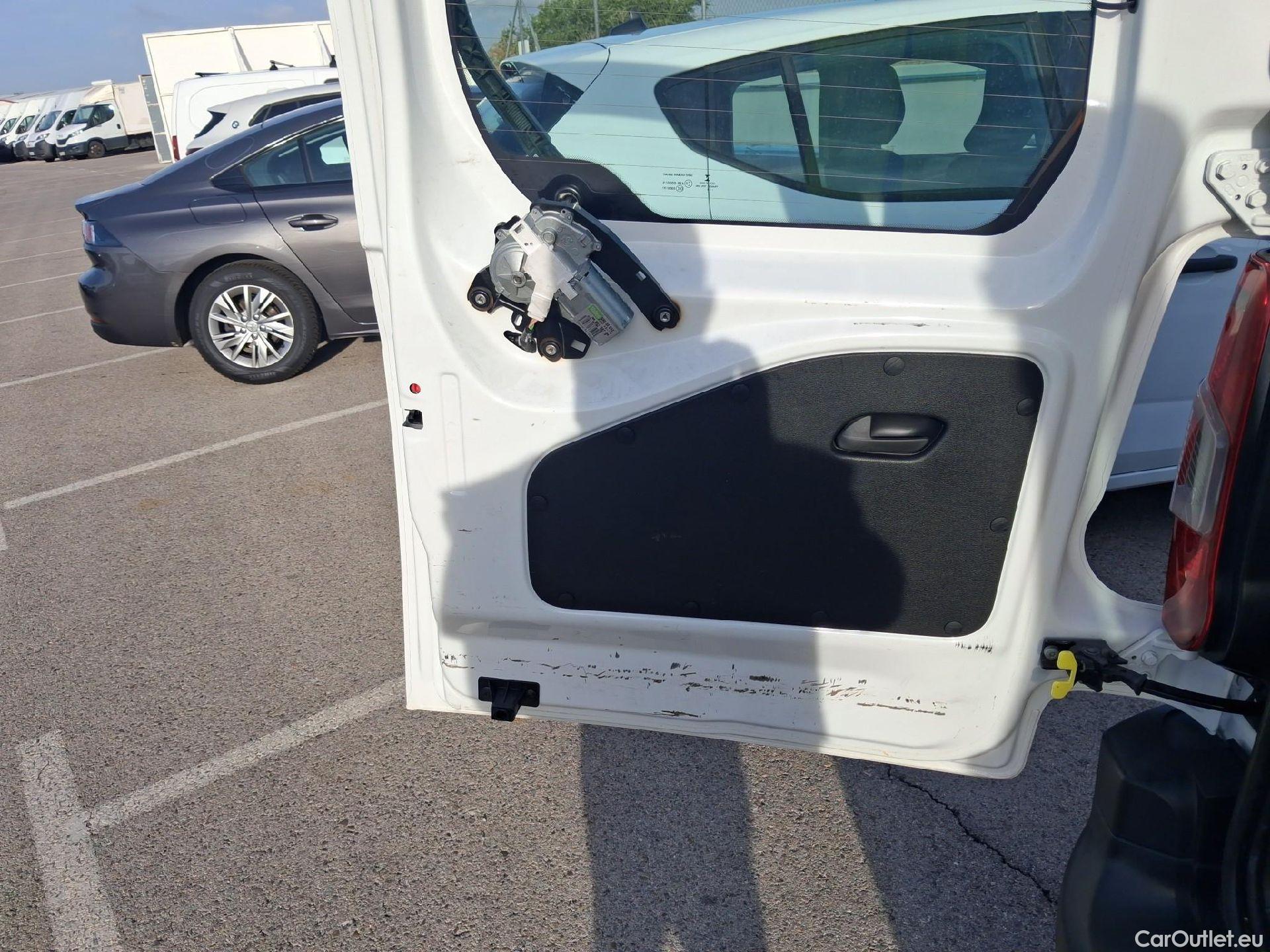  Opel  Combo OPEL  Life / 2018 / 4P / monovolumen compacto 1.5 TD 56kW (75CV) Expression L #33