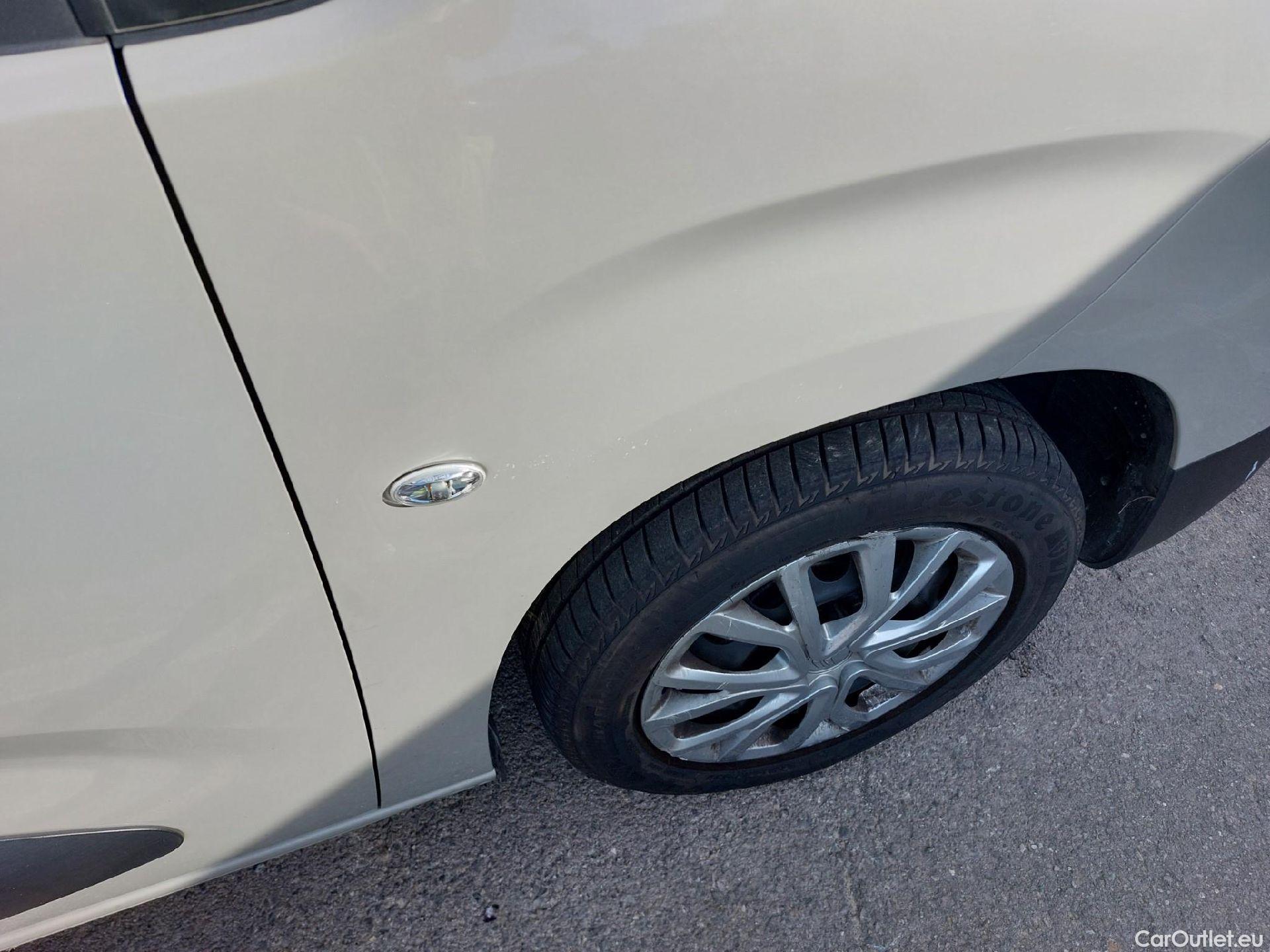  Citroen  Berlingo CITROEN  / 2018 / 5P / monovolumen compacto Talla M PureTech 110 S&S FEEL #26