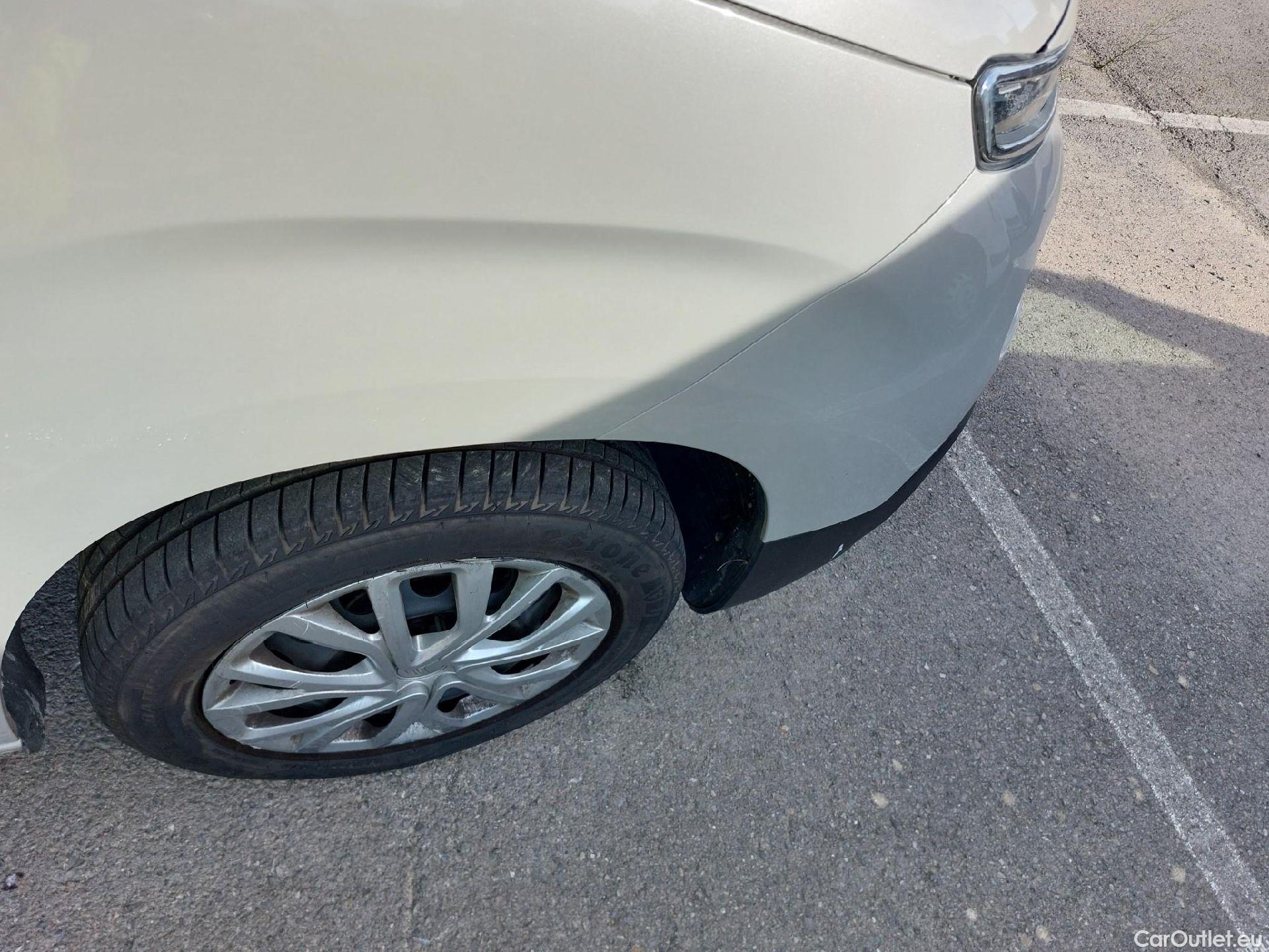  Citroen  Berlingo CITROEN  / 2018 / 5P / monovolumen compacto Talla M PureTech 110 S&S FEEL #24