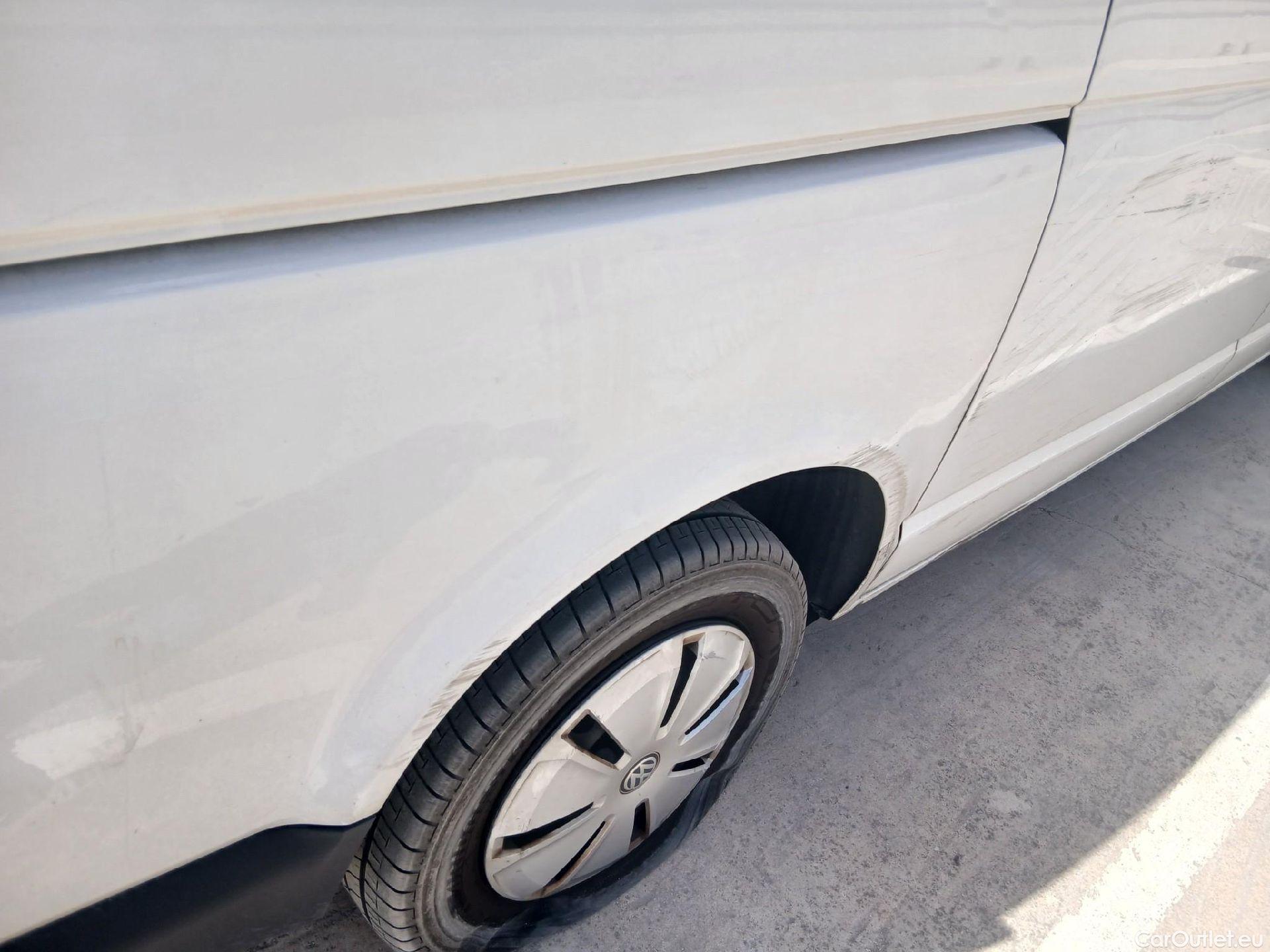  Volkswagen  Transporter VOLKSWAGEN  / 2020 / 4P / combi Kombi Corto TN 2.0 TDI 81kW (110CV) BMT #32