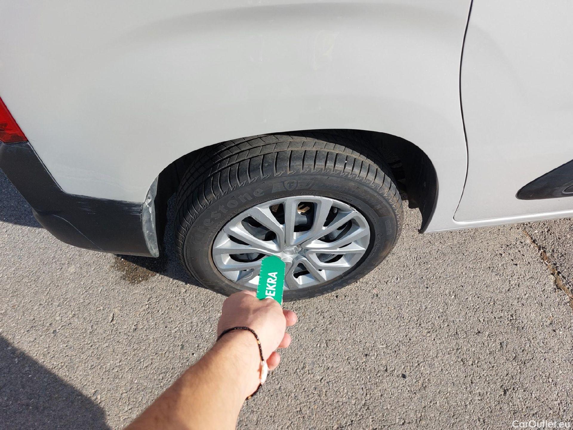  Citroen  Berlingo CITROEN  / 2018 / 5P / monovolumen compacto Talla M PureTech 110 S&S FEEL #19