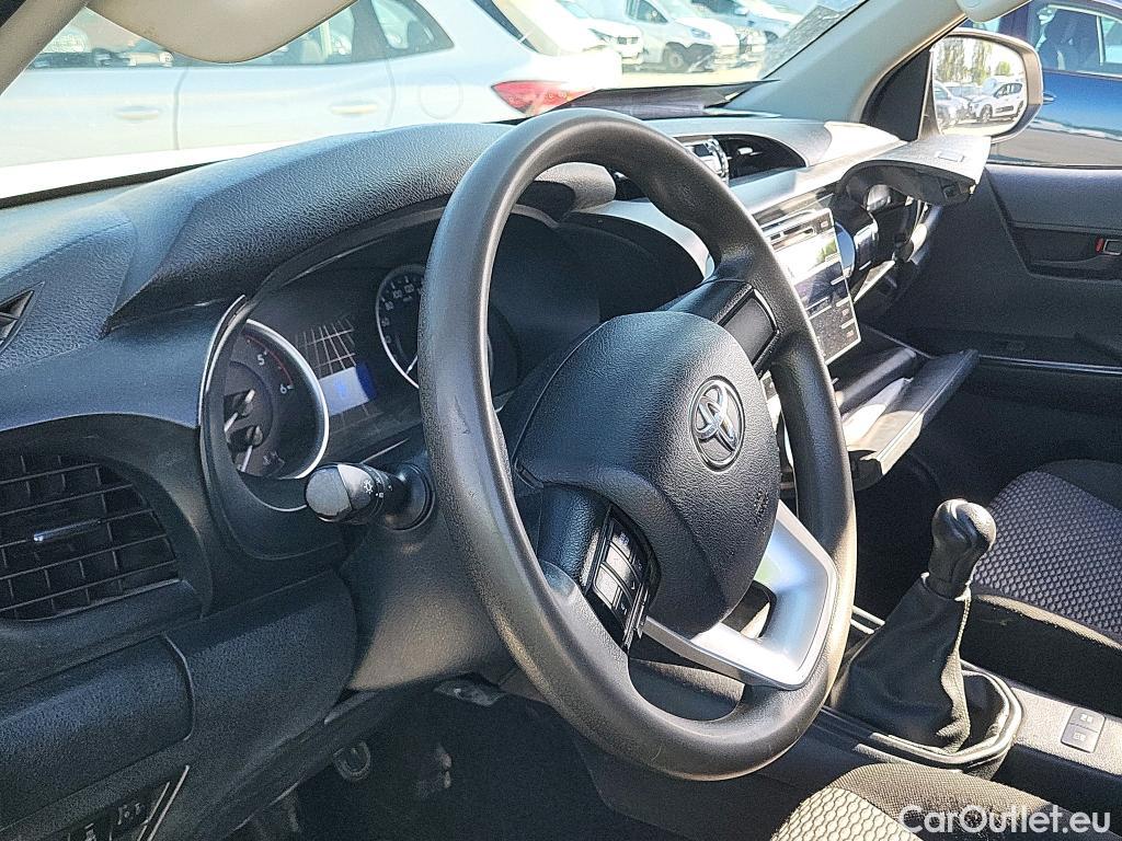  Toyota  Hilux TOYOTA  / 2016 / 2P / pickup 2.4 D-4D Cabina Extra GX #24