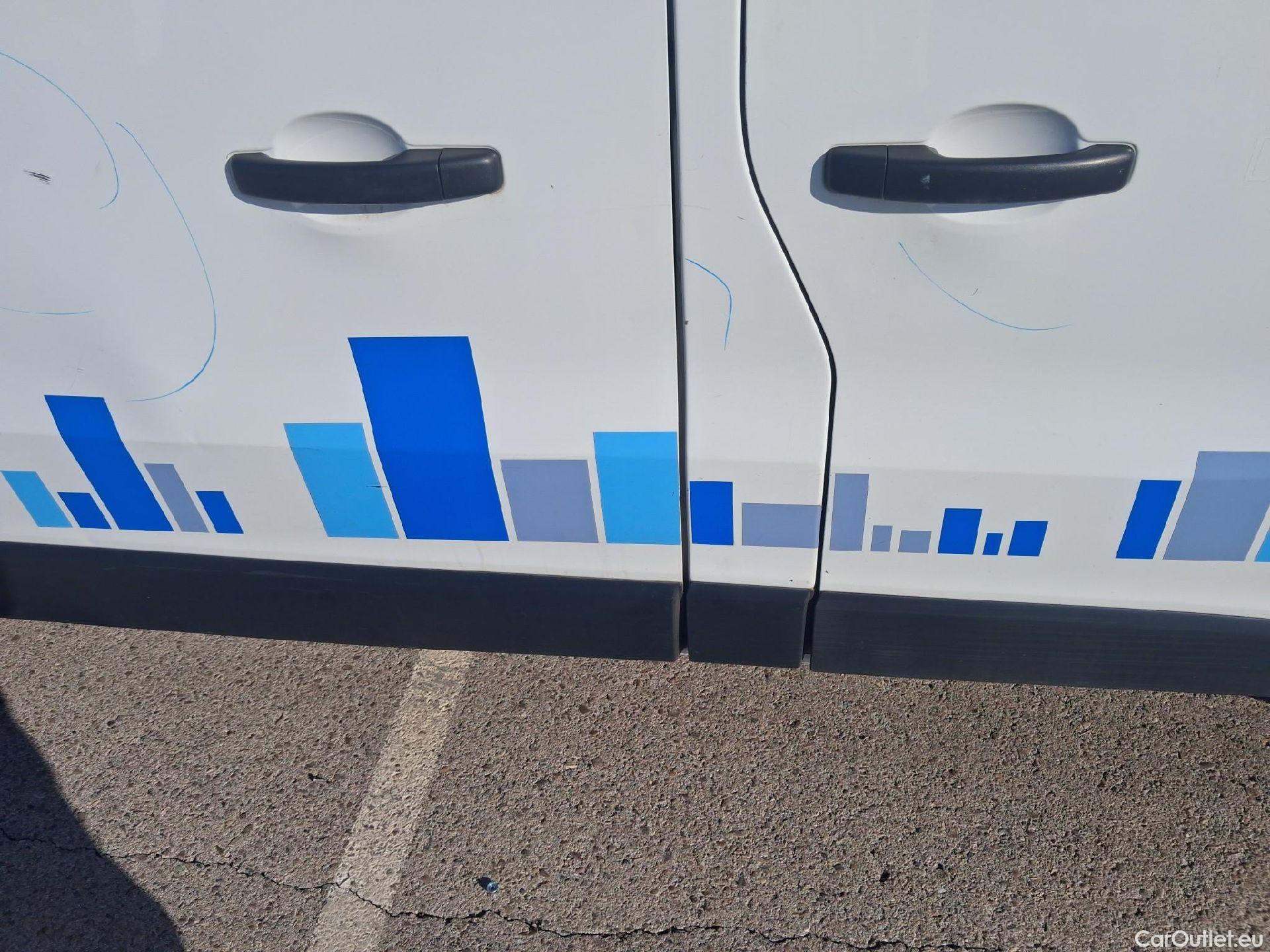  Renault  Trafic RENAULT  / 2019 / 4P / furgón Furgón 27 L1H1 Energy Blue dCi 70 kW- SS #42
