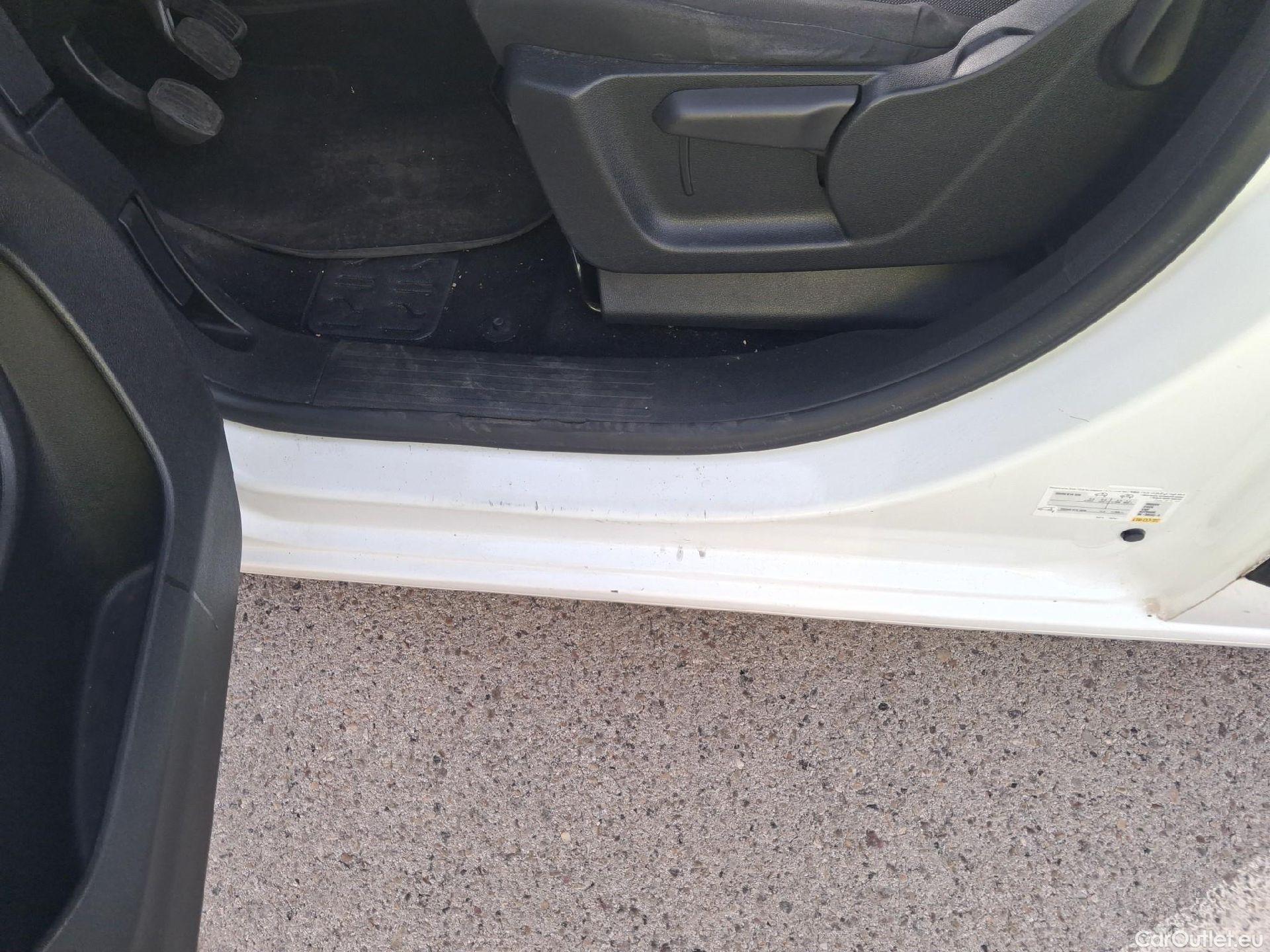  Opel  Combo OPEL  Life / 2018 / 4P / monovolumen compacto 1.5 TD 56kW (75CV) Expression L #12