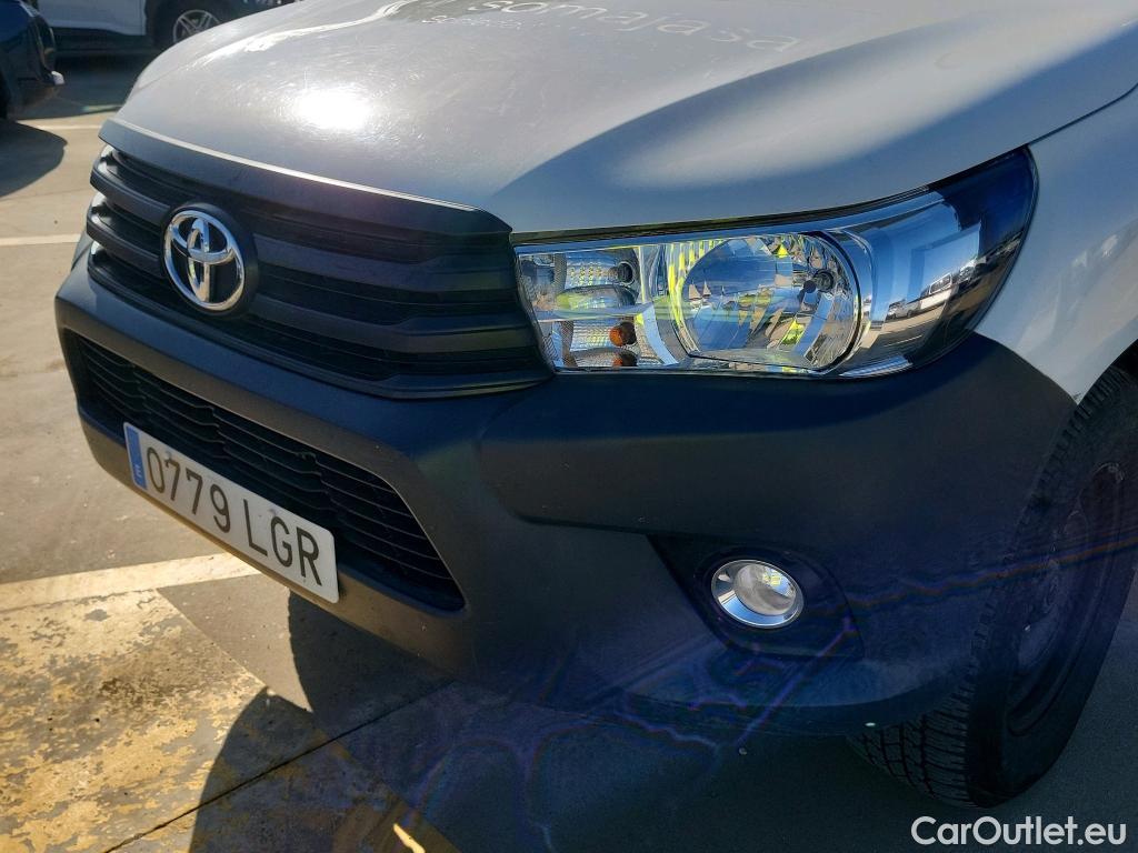  Toyota  Hilux TOYOTA  / 2016 / 2P / pickup 2.4 D-4D Cabina Extra GX #9