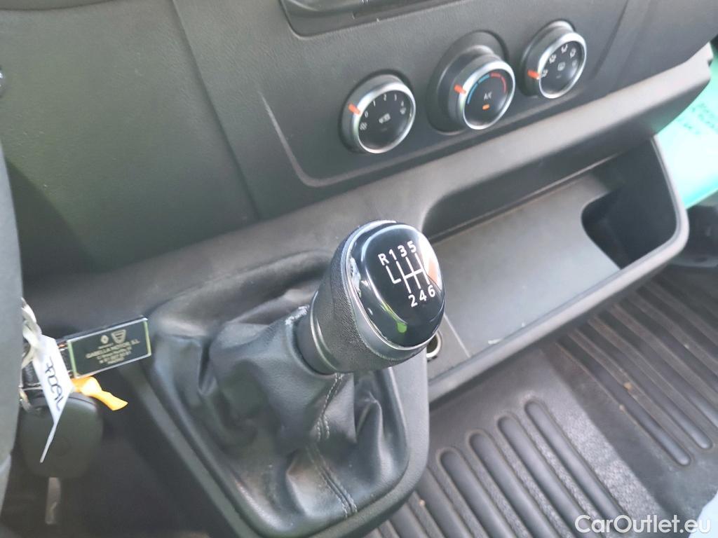  Renault  Master RENAULT  / 2019 / 4P / combi Combi 9 L2H2 3500 En B dCi 110kW #51