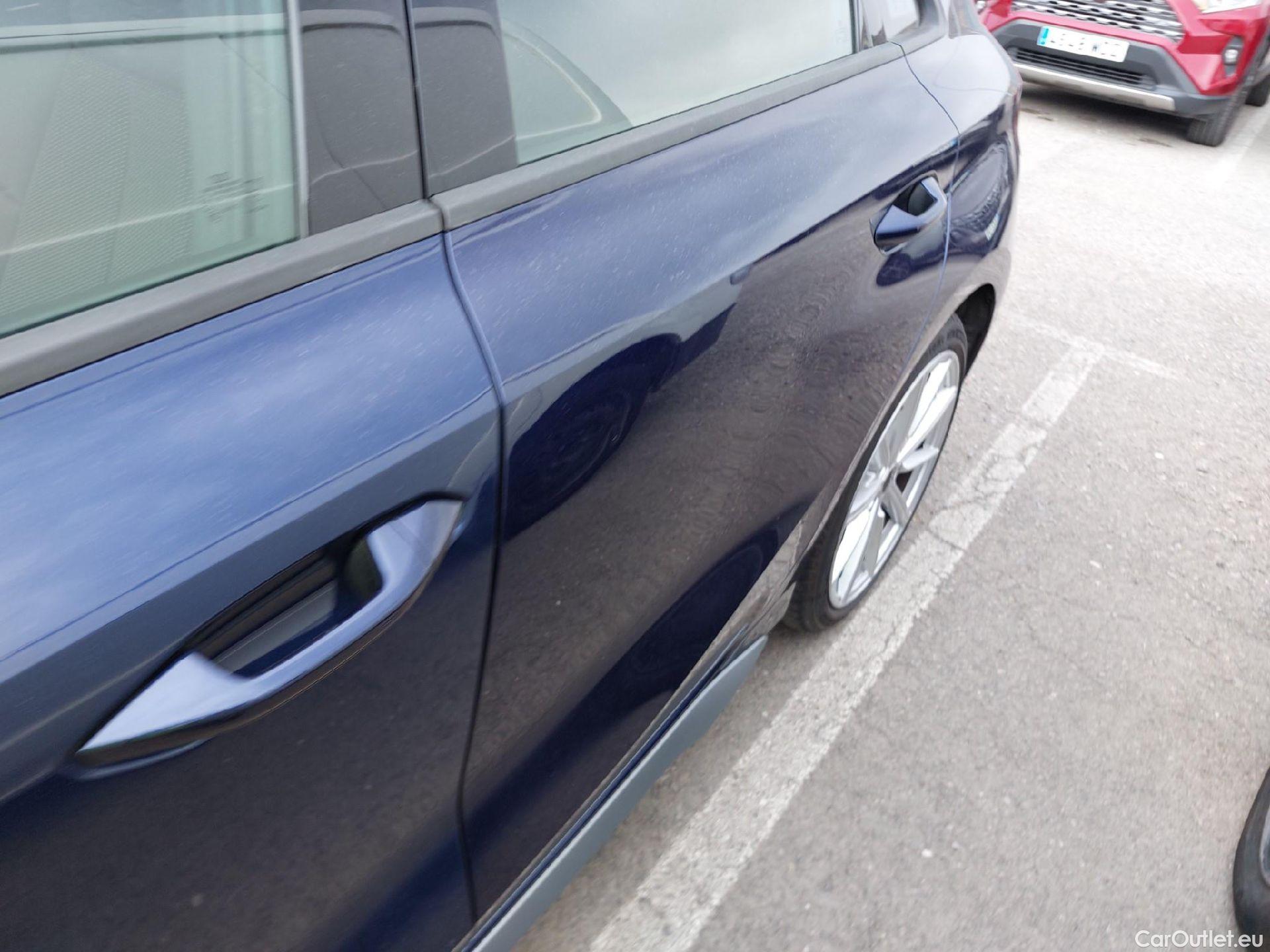  Audi  A3 AUDI  / 2020 / 5P / berlina con portón Sportback Genuine Ed 35 TFSI 110kW S tro #6