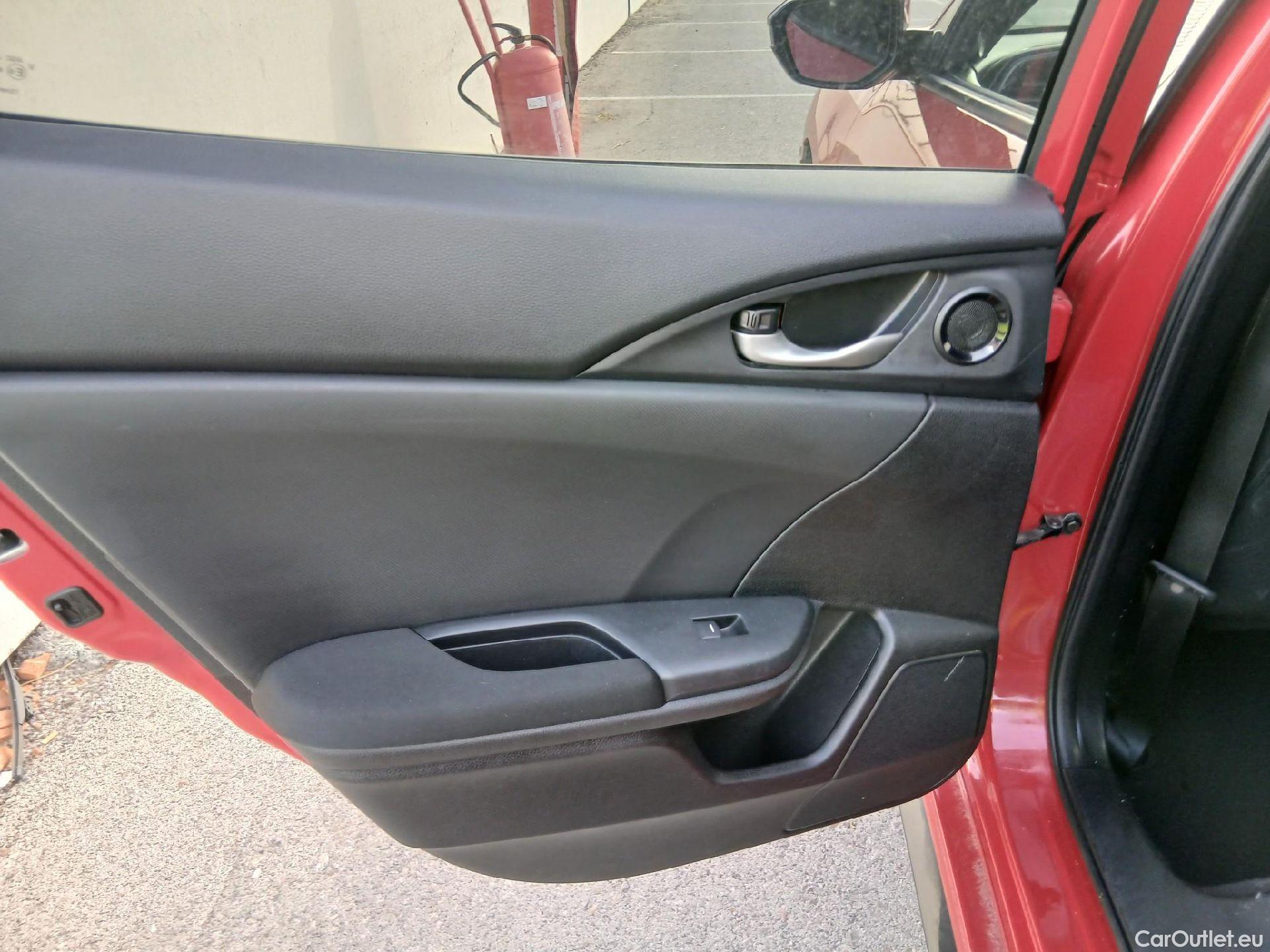  Honda  Civic HONDA  / 2019 / 5P / berlina con portón 1.0 I-VTEC TURBO COMF SPORT LINE #48
