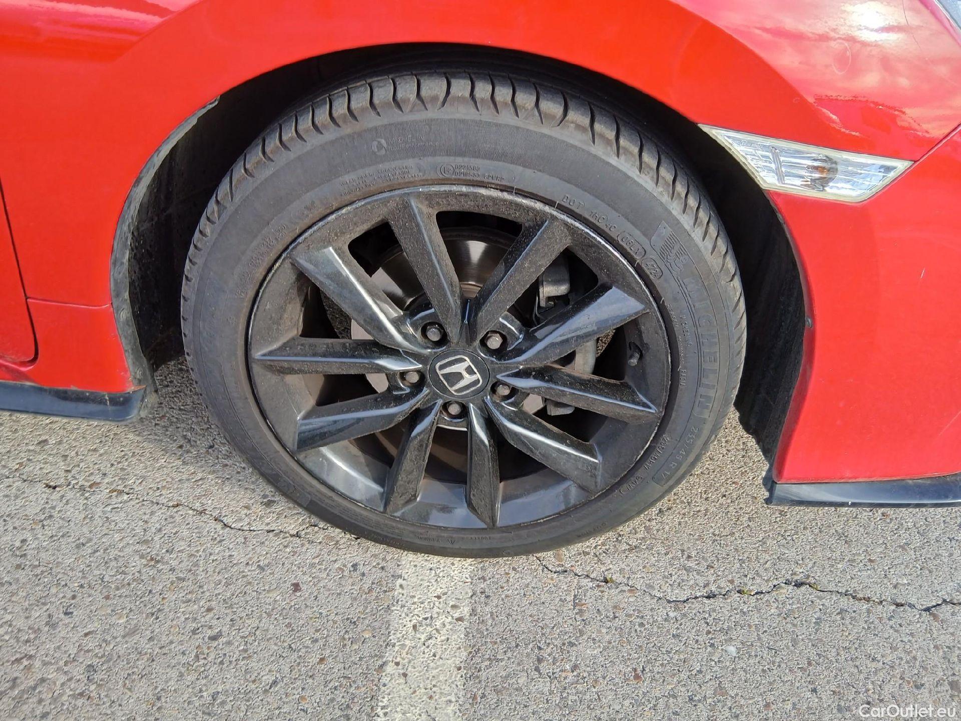 Honda  Civic HONDA  / 2019 / 5P / berlina con portón 1.0 I-VTEC TURBO COMF SPORT LINE #63