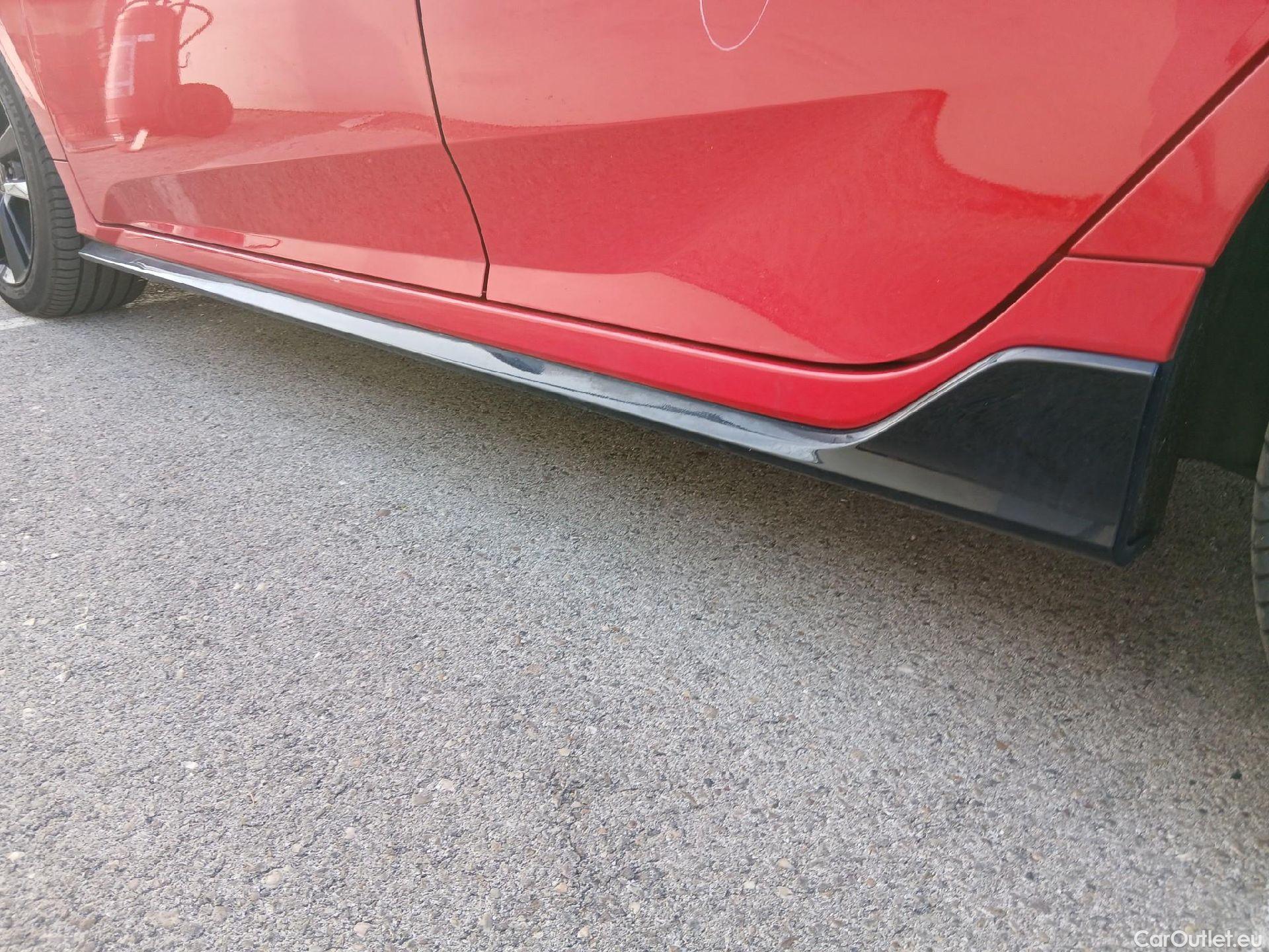  Honda  Civic HONDA  / 2019 / 5P / berlina con portón 1.0 I-VTEC TURBO COMF SPORT LINE #29