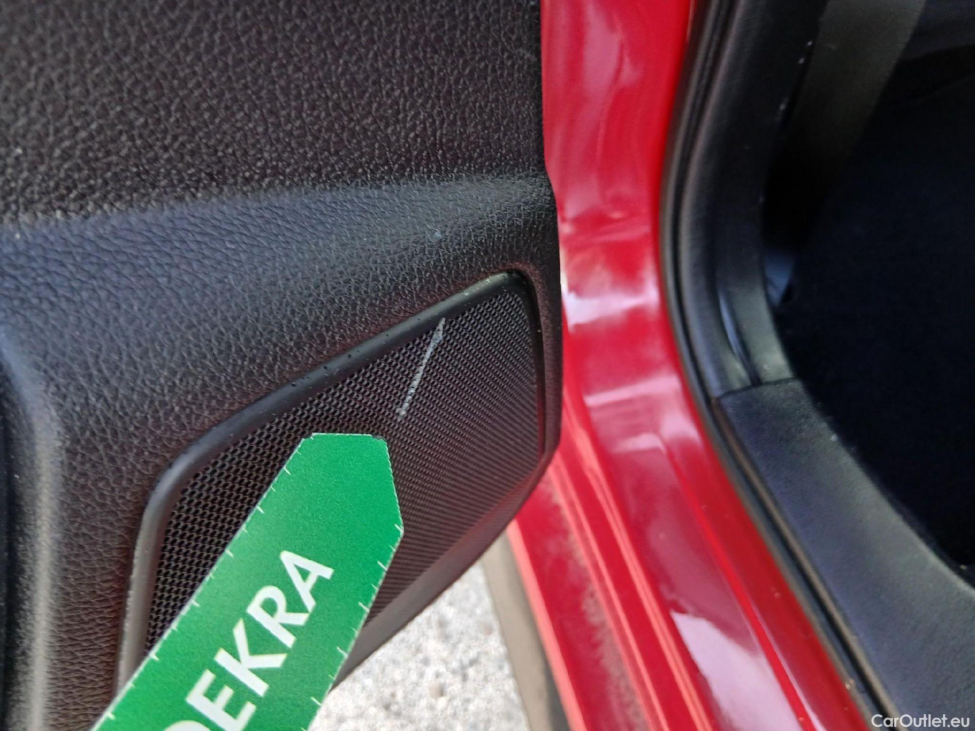  Honda  Civic HONDA  / 2019 / 5P / berlina con portón 1.0 I-VTEC TURBO COMF SPORT LINE #47