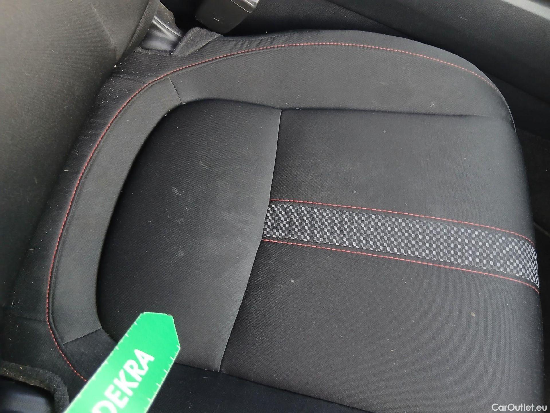  Honda  Civic HONDA  / 2019 / 5P / berlina con portón 1.0 I-VTEC TURBO COMF SPORT LINE #49