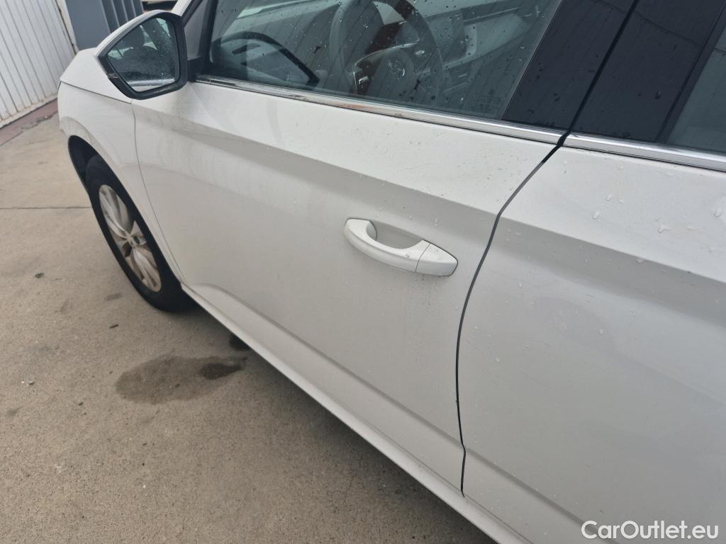  Skoda  KAMIQ SKODA  1.0 TSI 81kW (110CV) DSG Ambition (CX) #25