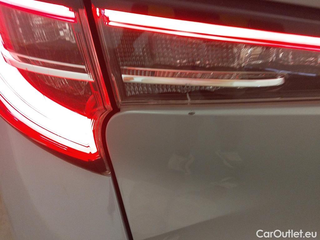  Toyota  Corolla TOYOTA  / 2019 / 5P / familiar 1.8 125H BUSINESS PLUS E-CVT TOU SPORT #21