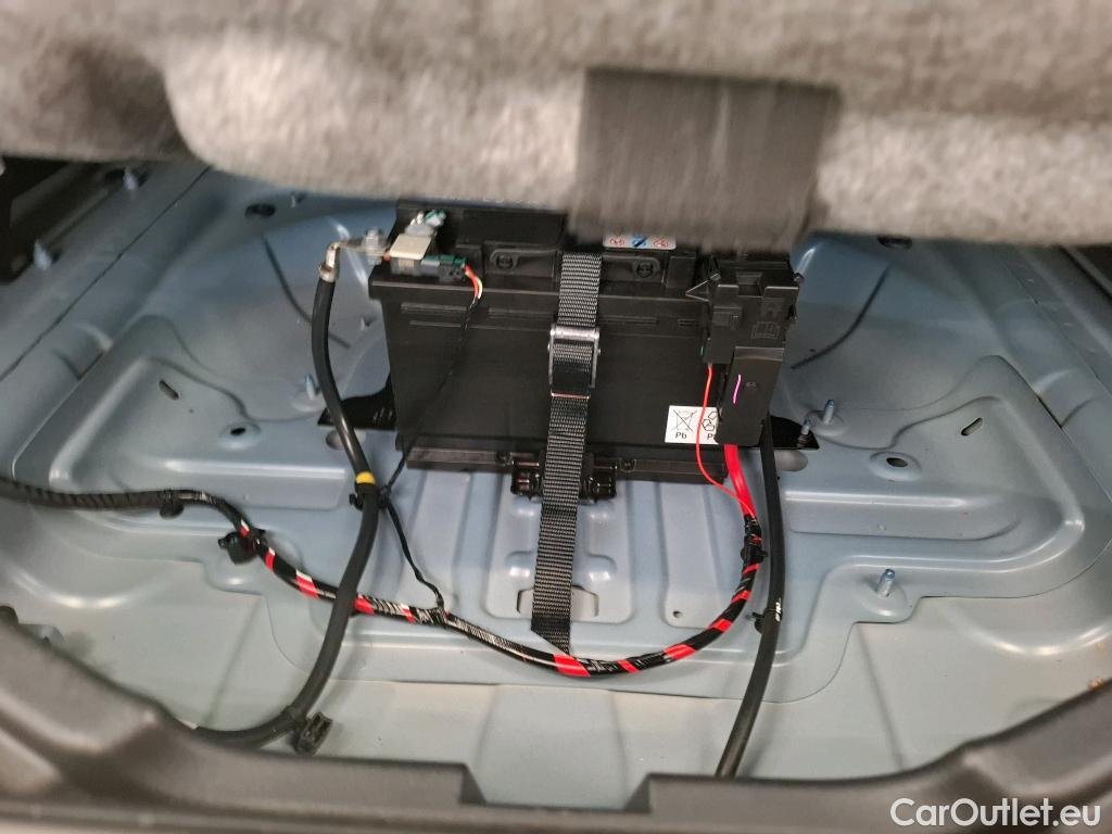  LYNK & Co  01 LYNK CO  2020 5P SUV 1 5 261ch  Hybride Rechargeable #36