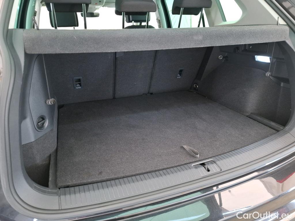  Volkswagen  Tiguan VOLKSWAGEN  / 2020 / 5P / SUV 1.4 eHybrid 245 DSG6 Life #15