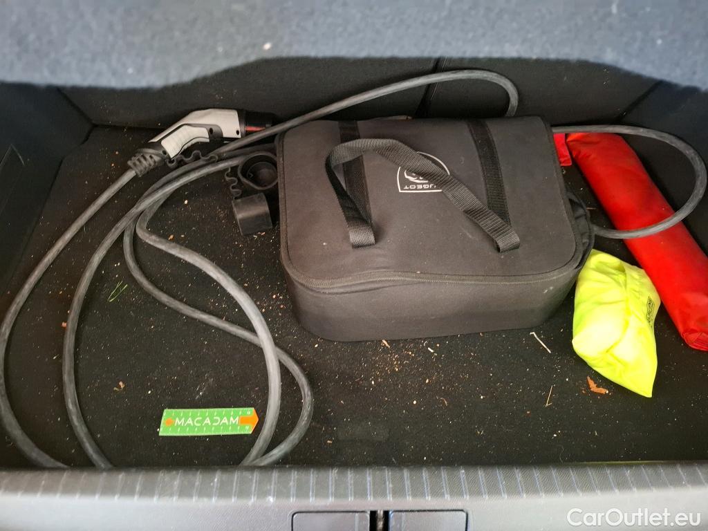  Peugeot  208  (e-) Allure Pack 50kWh BVA #36