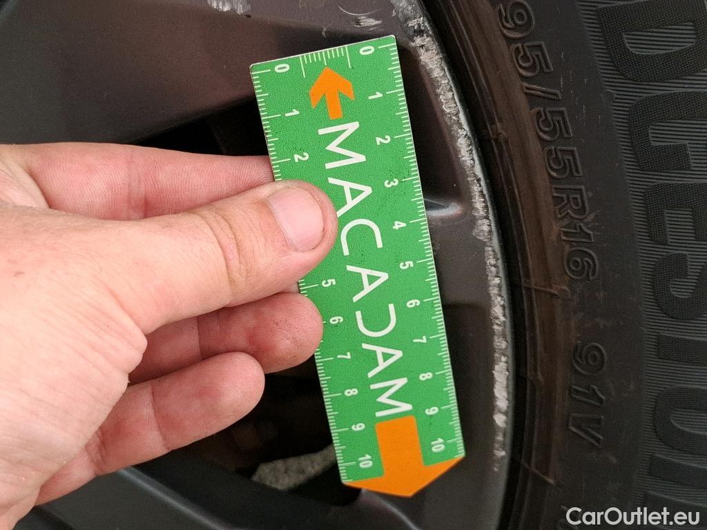  Peugeot  208  (e-) Allure Pack 50kWh BVA #29