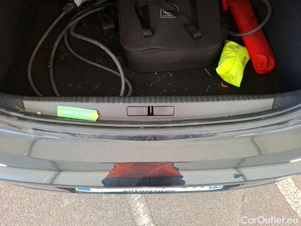  Peugeot  208  (e-) Allure Pack 50kWh BVA #51