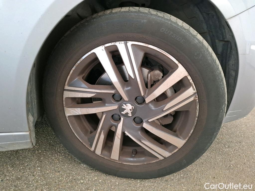 Peugeot  208  Allure Pack 1.2 PureTech 100CV BVM6 E6d #68