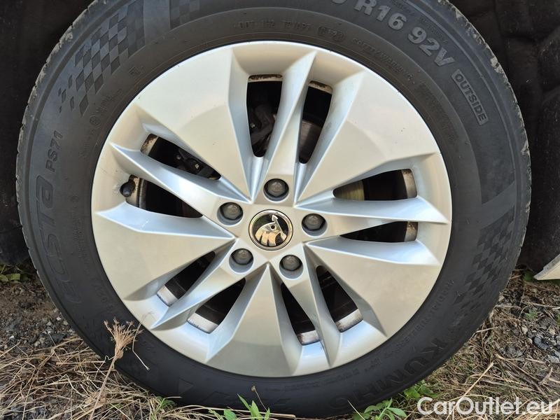  Skoda  Octavia  Combi (NX3)(2020) Oct.C.2.0 TDI 110 Ambition #6