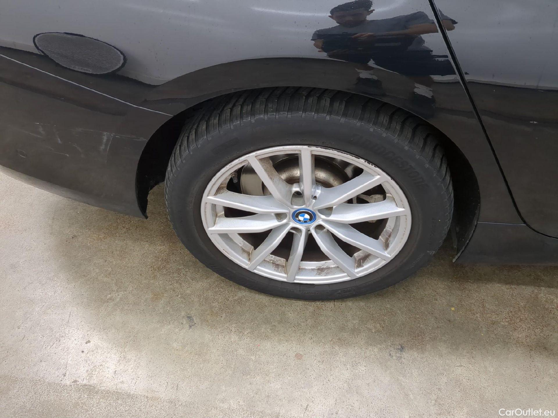  Bmw  Serie 3 BMW Série 3 Berline / 2022 / 4P / Berline 320e 204ch Business Design BVA8 Hybride #1