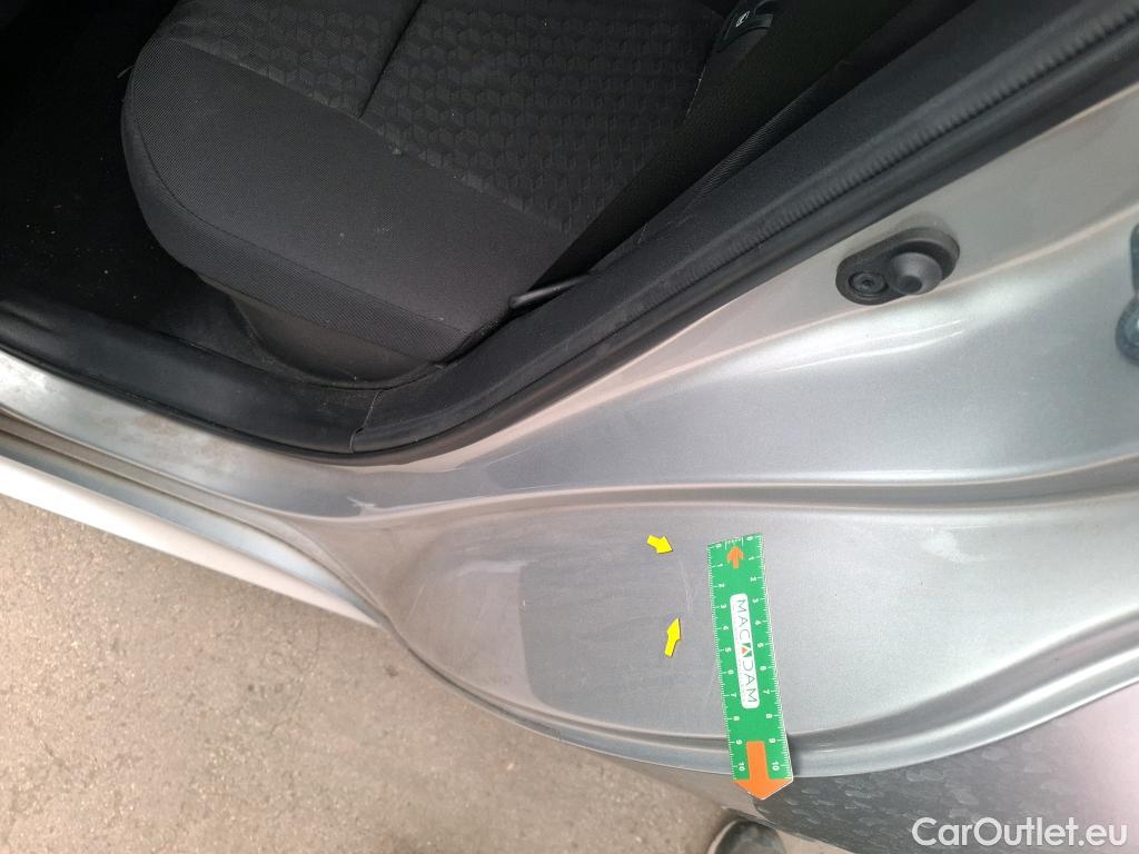  Toyota  Yaris  Hybride / 2019 / 5P / Berline 1.5 Hybride 116h Dynamic Business #17