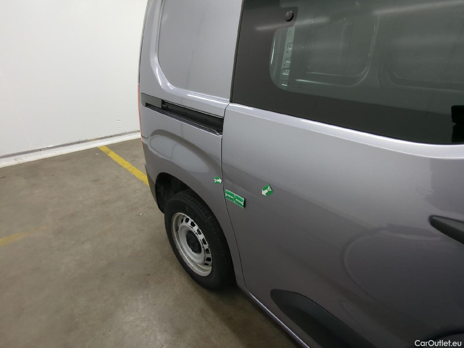  Citroen  Berlingo CITROEN  Van / 2018 / 4P / Fourgonnette Taille M 650kg BlueHDi 100 S&S BVM #14