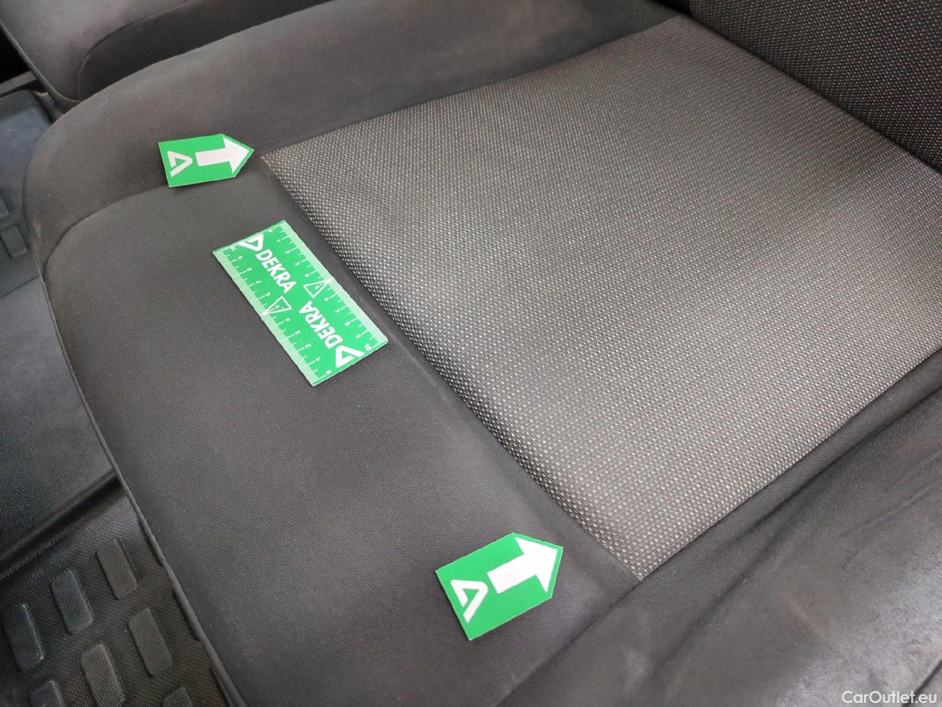  Opel  Vivaro OPEL  / 2019 / 4P / Fourgon tôlé Taille M BlueHDi 145 Pack Bus auto #2