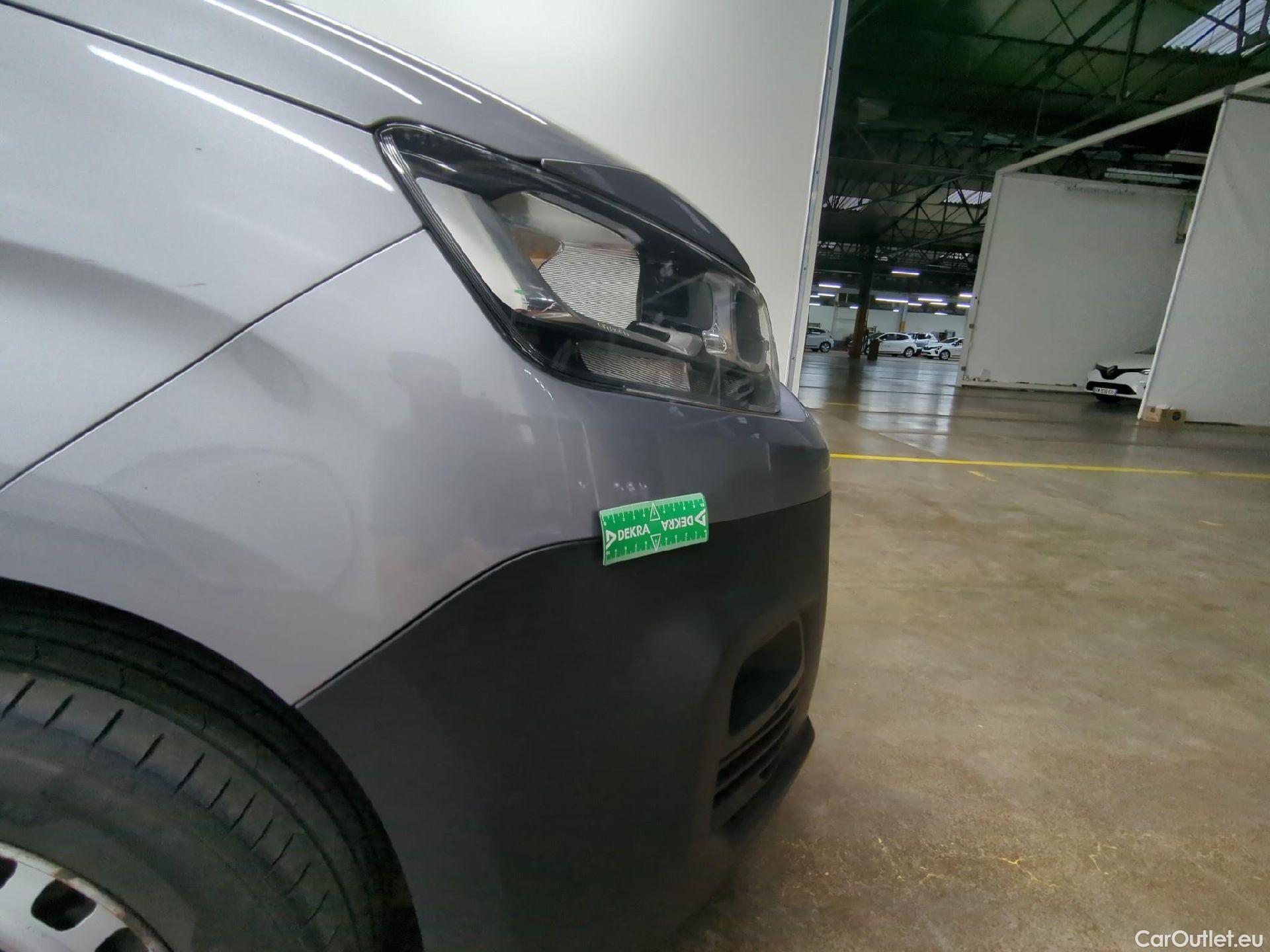  Citroen  Berlingo CITROEN  Van / 2018 / 4P / Fourgonnette Taille M 650kg BlueHDi 100 S&S BVM #18