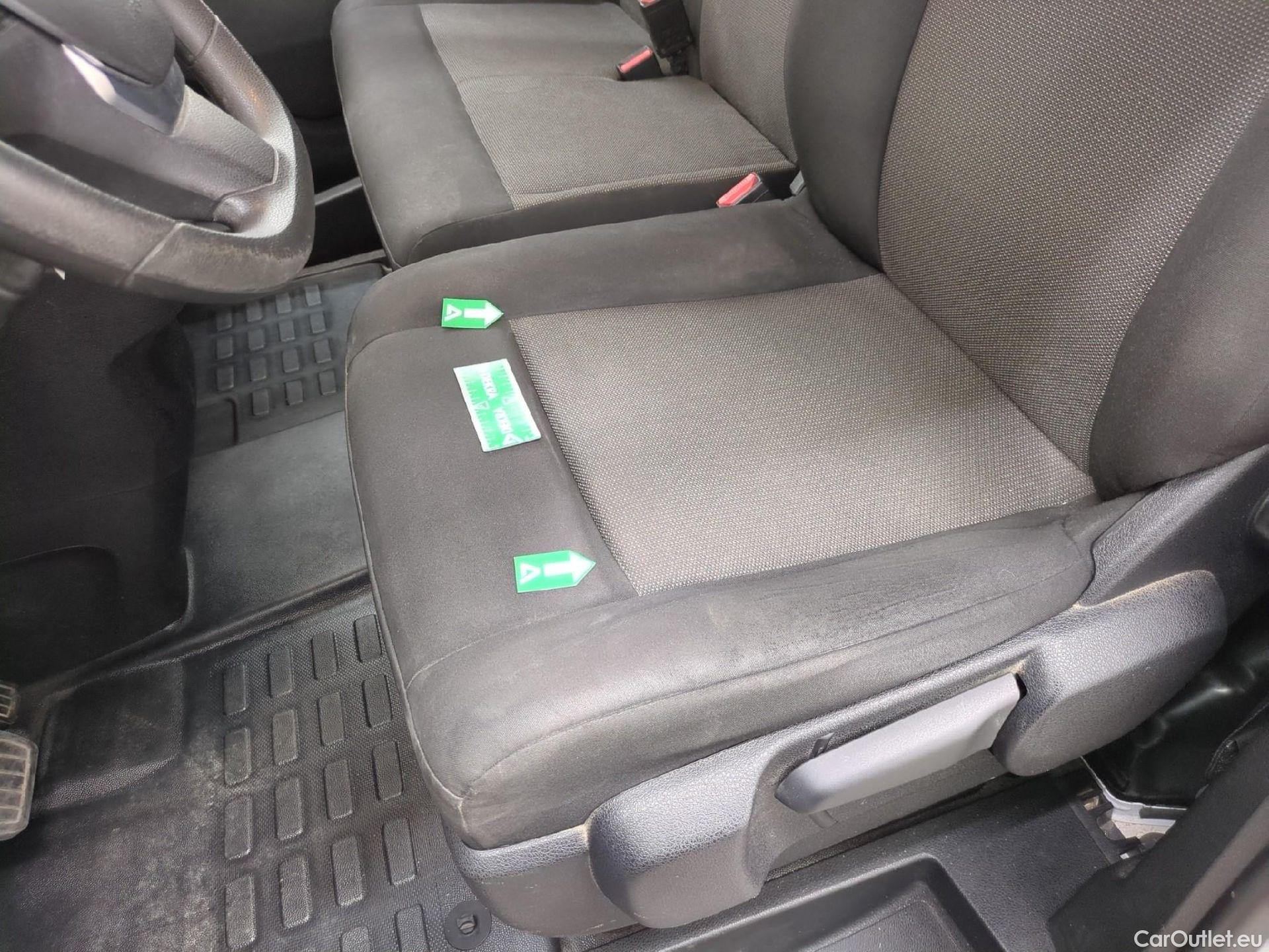  Opel  Vivaro OPEL  / 2019 / 4P / Fourgon tôlé Taille M BlueHDi 145 Pack Bus auto #1