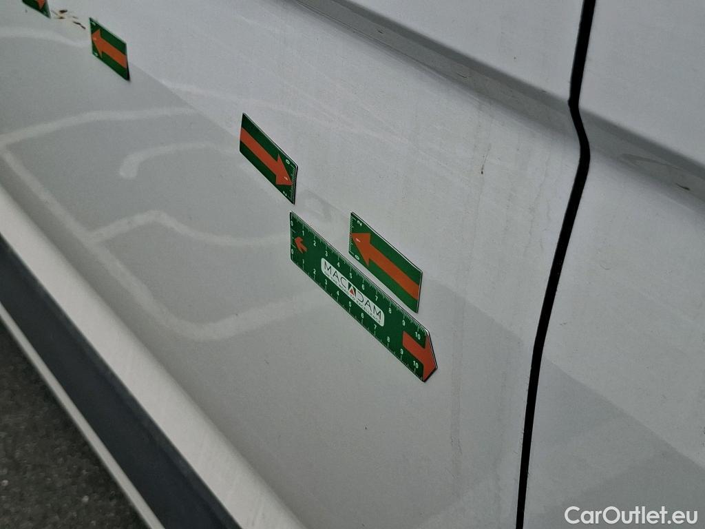  Volkswagen  Crafter  Fourgon Fourgon 35 mittlerer Radstand mit Hochdach FWD 2.0 #3