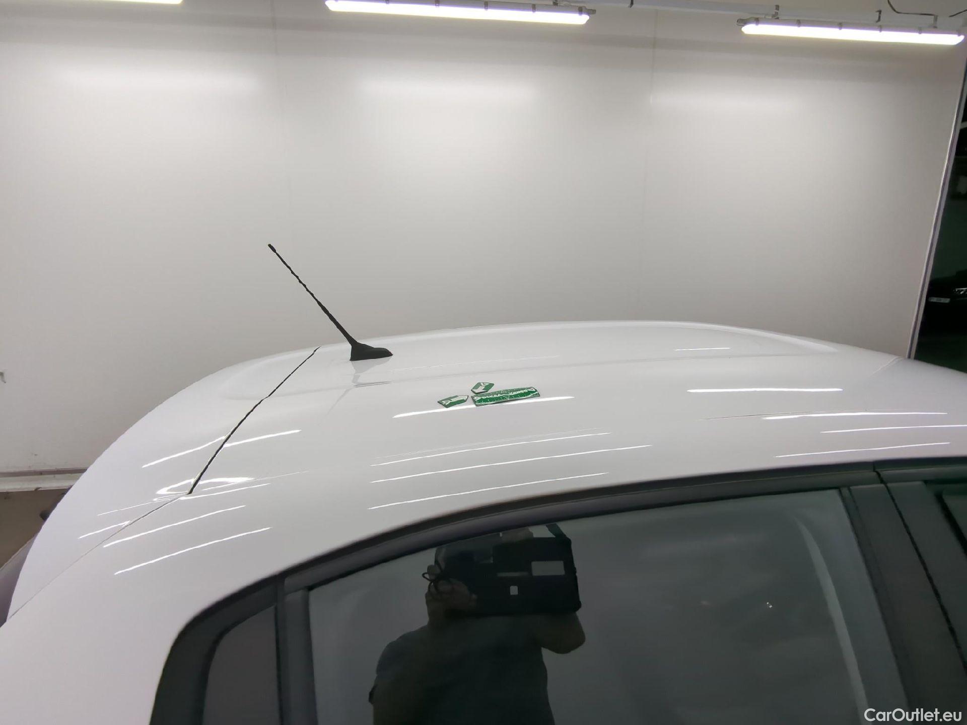  Citroen  C3  Société Feel Nav 1.2 PureTech 80CV BVM5 E6d #3